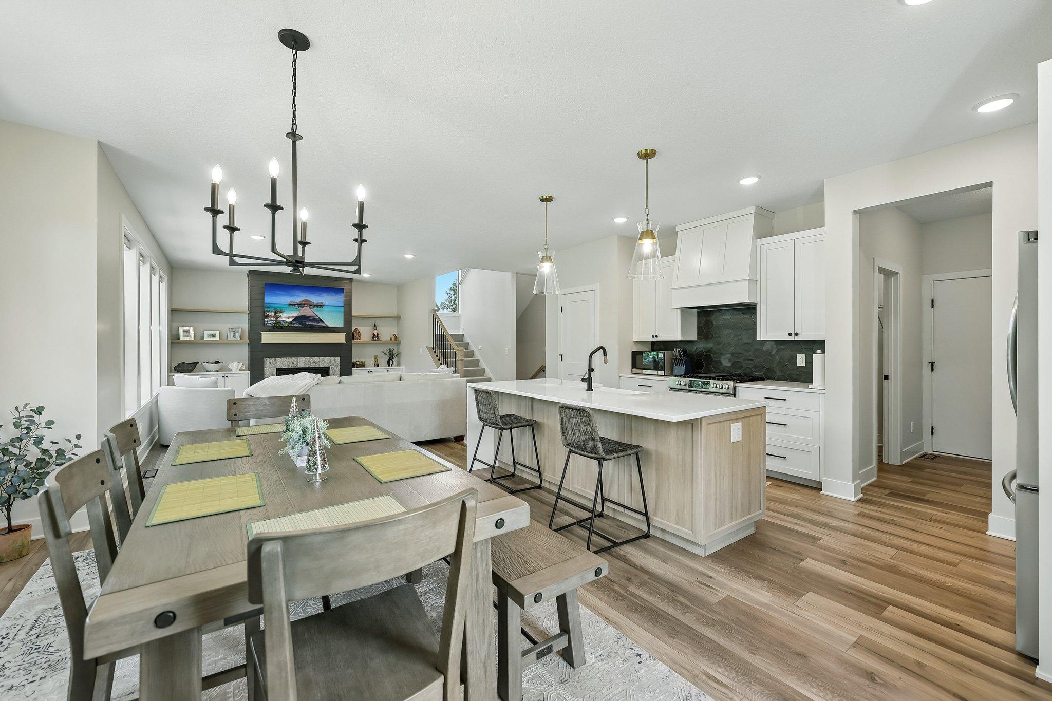 16-web-or-mls-Tessier Ct-S1007-014.jpg