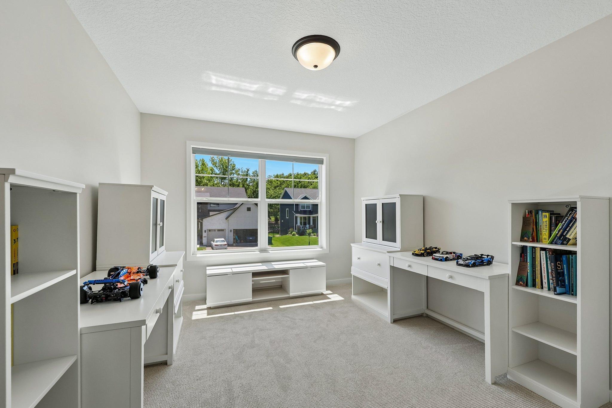 22-web-or-mls-Tessier Ct-S1007-020.jpg