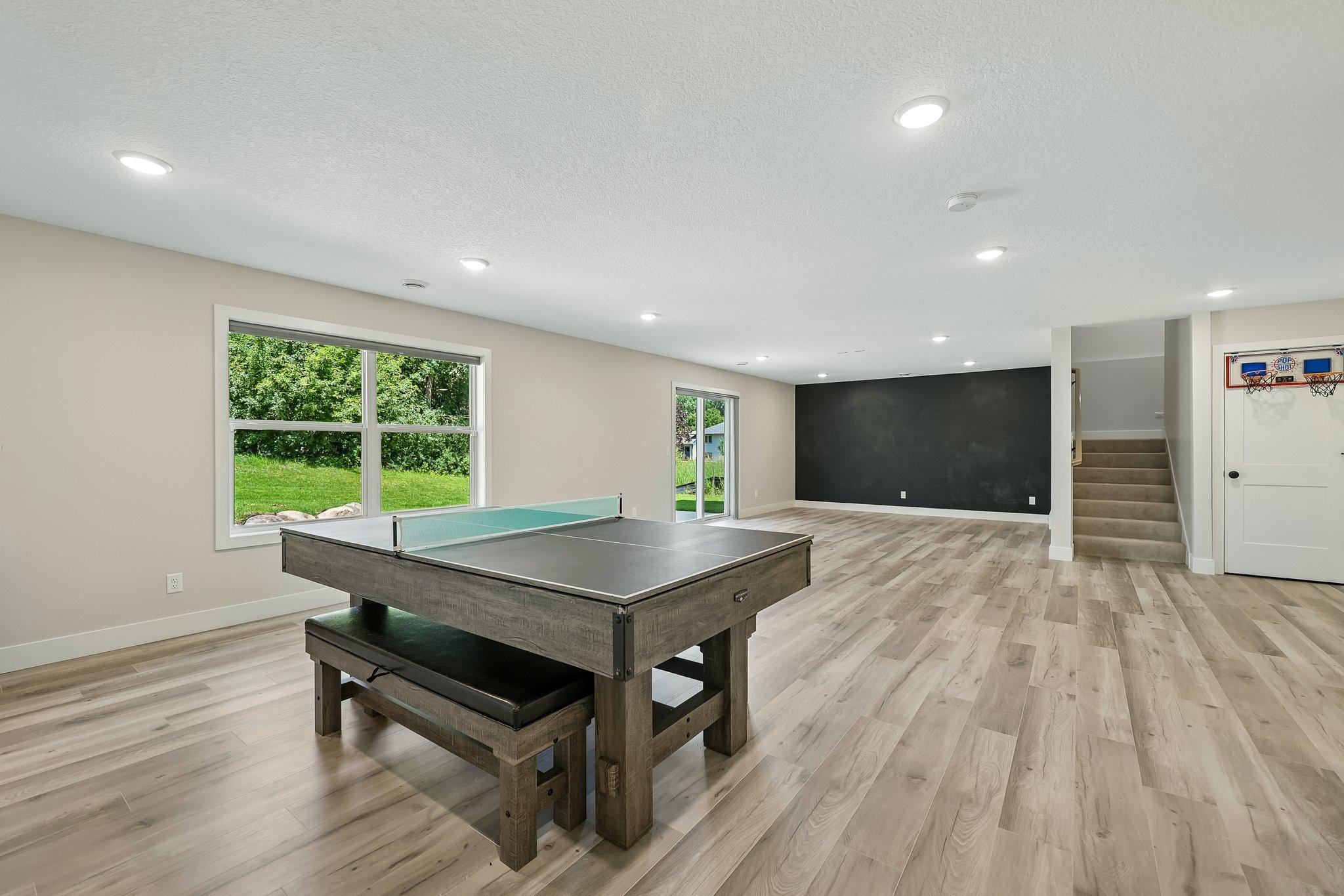 50-web-or-mls-Tessier Ct-S1007-048.jpg
