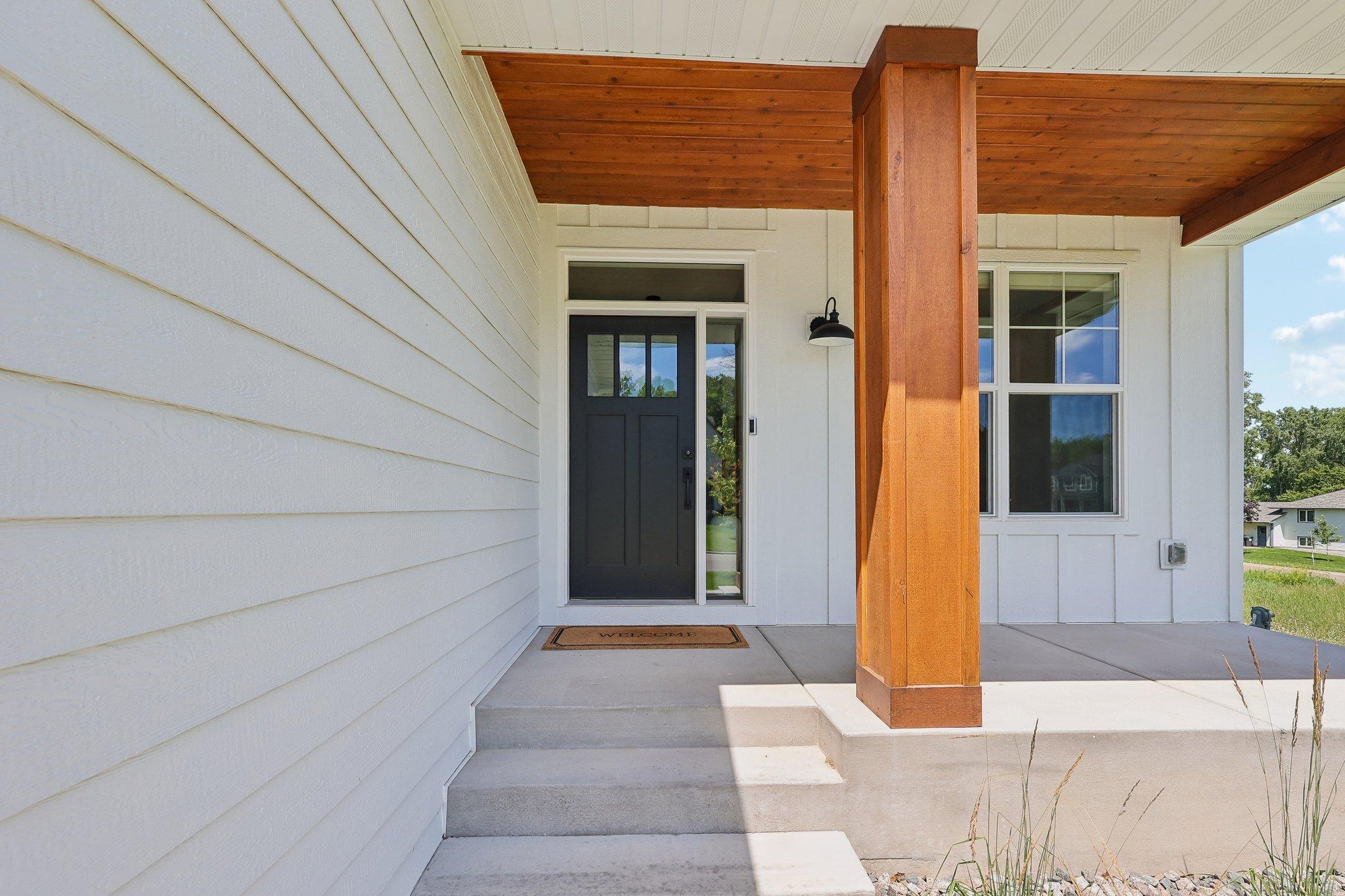 9-web-or-mls-Tessier Ct-S1007-007.jpg