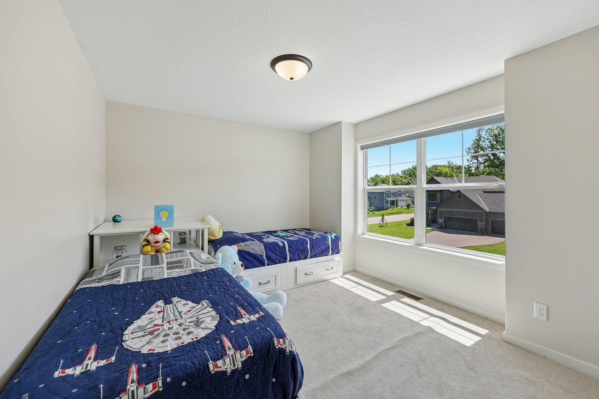 28-web-or-mls-Tessier Ct-S1007-026.jpg