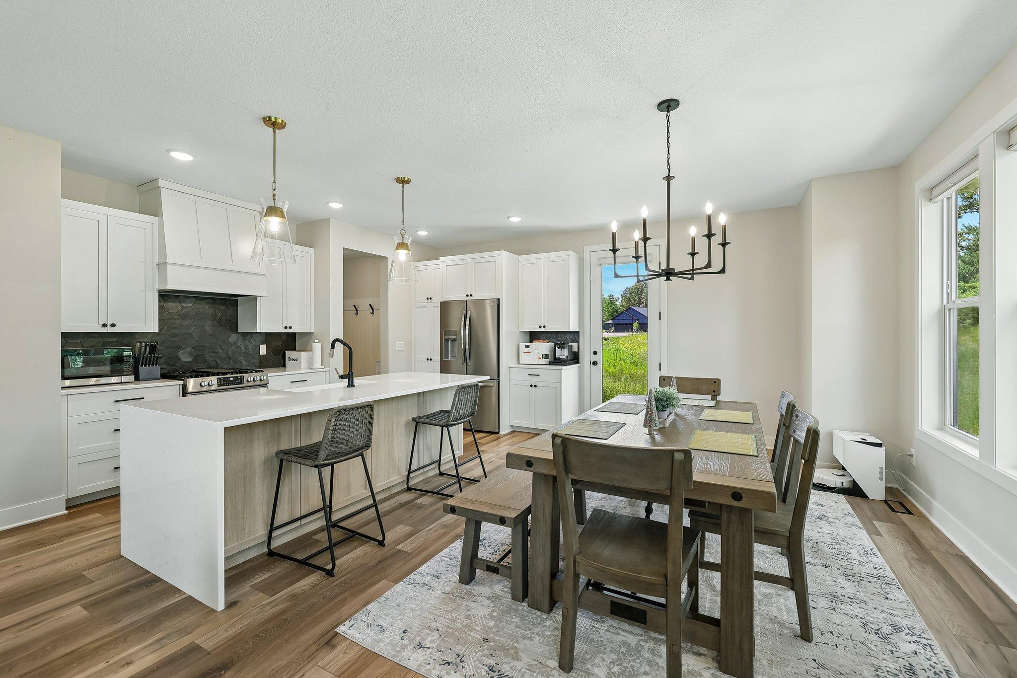 15-web-or-mls-Tessier Ct-S1007-013.jpg