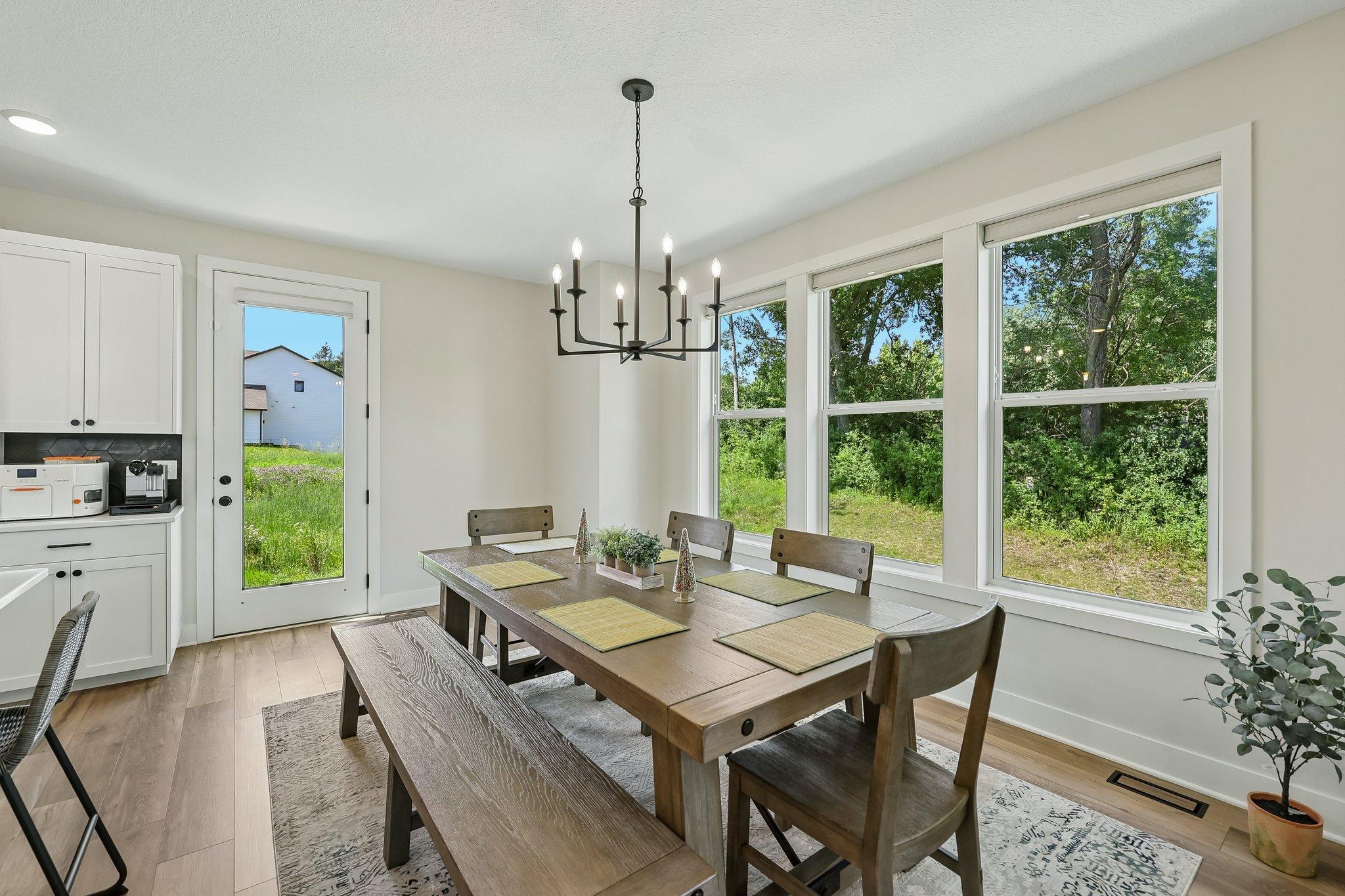 14-web-or-mls-Tessier Ct-S1007-012.jpg