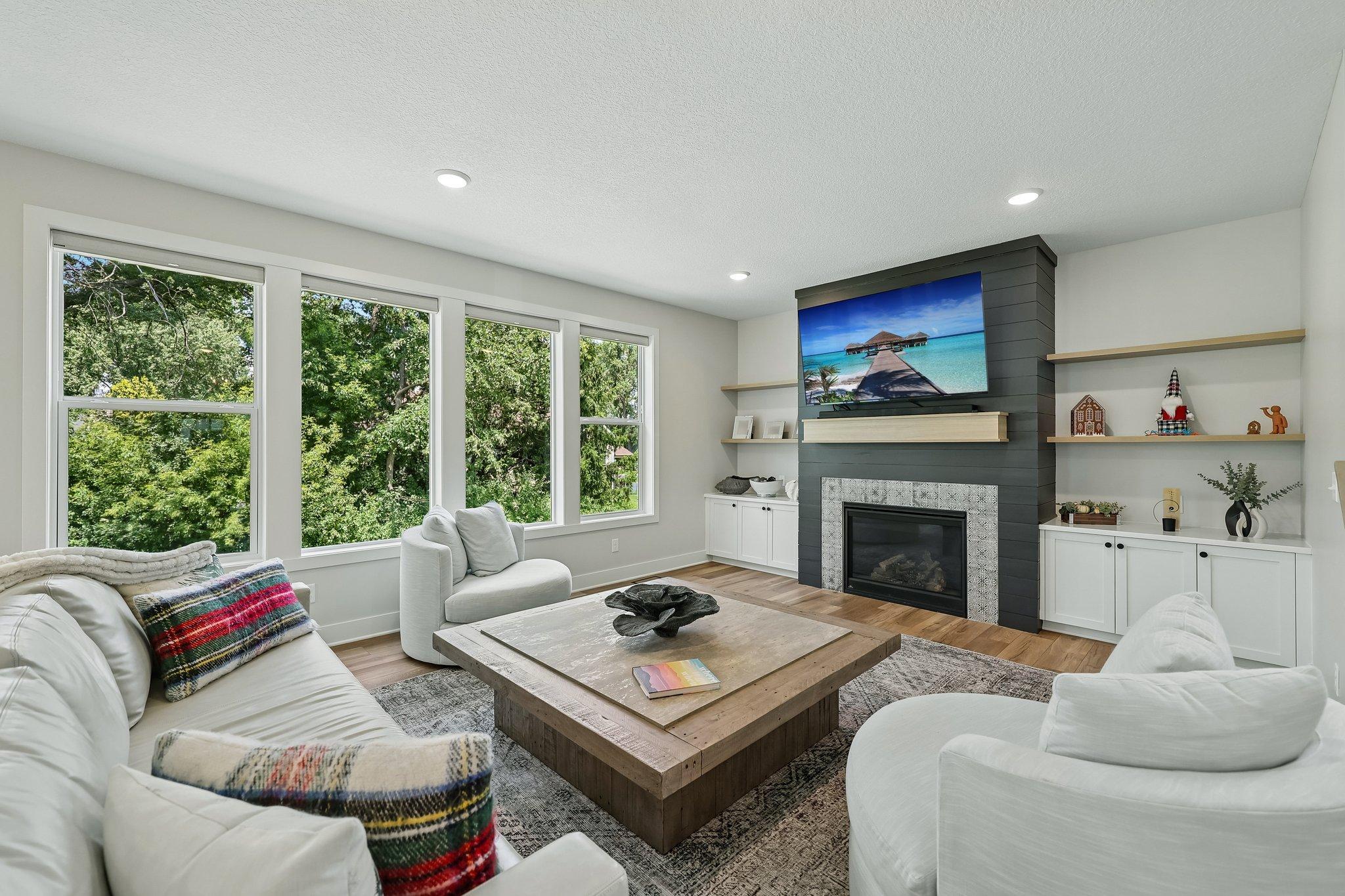11-web-or-mls-Tessier Ct-S1007-009.jpg