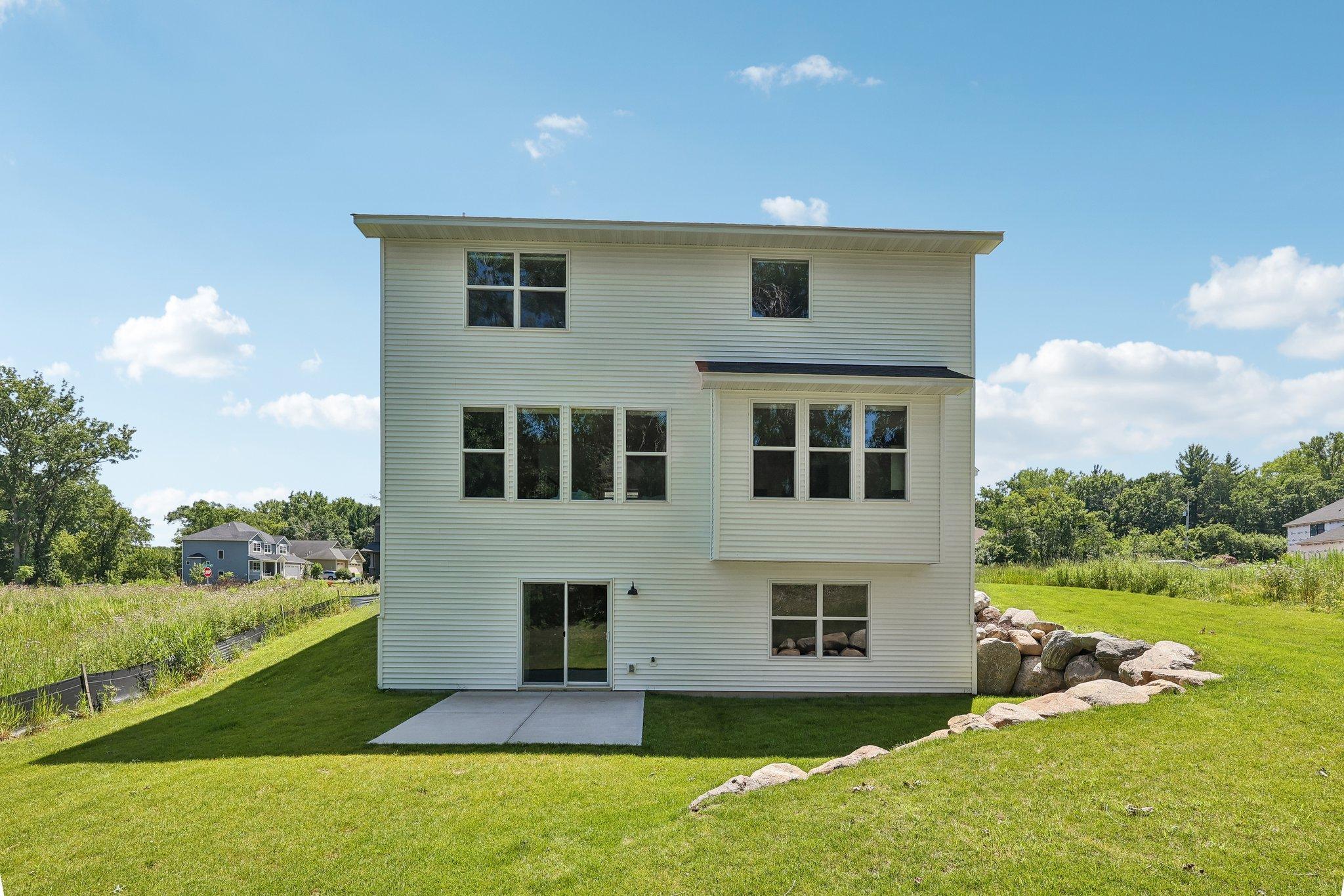 56-web-or-mls-Tessier Ct-S1007-054.jpg