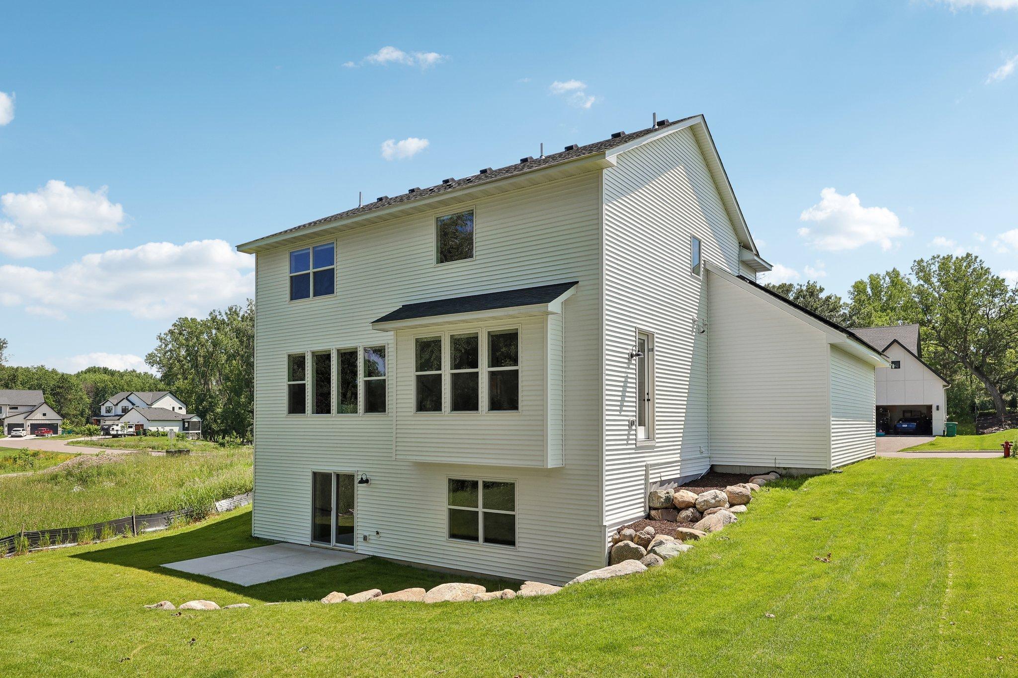 55-web-or-mls-Tessier Ct-S1007-053.jpg
