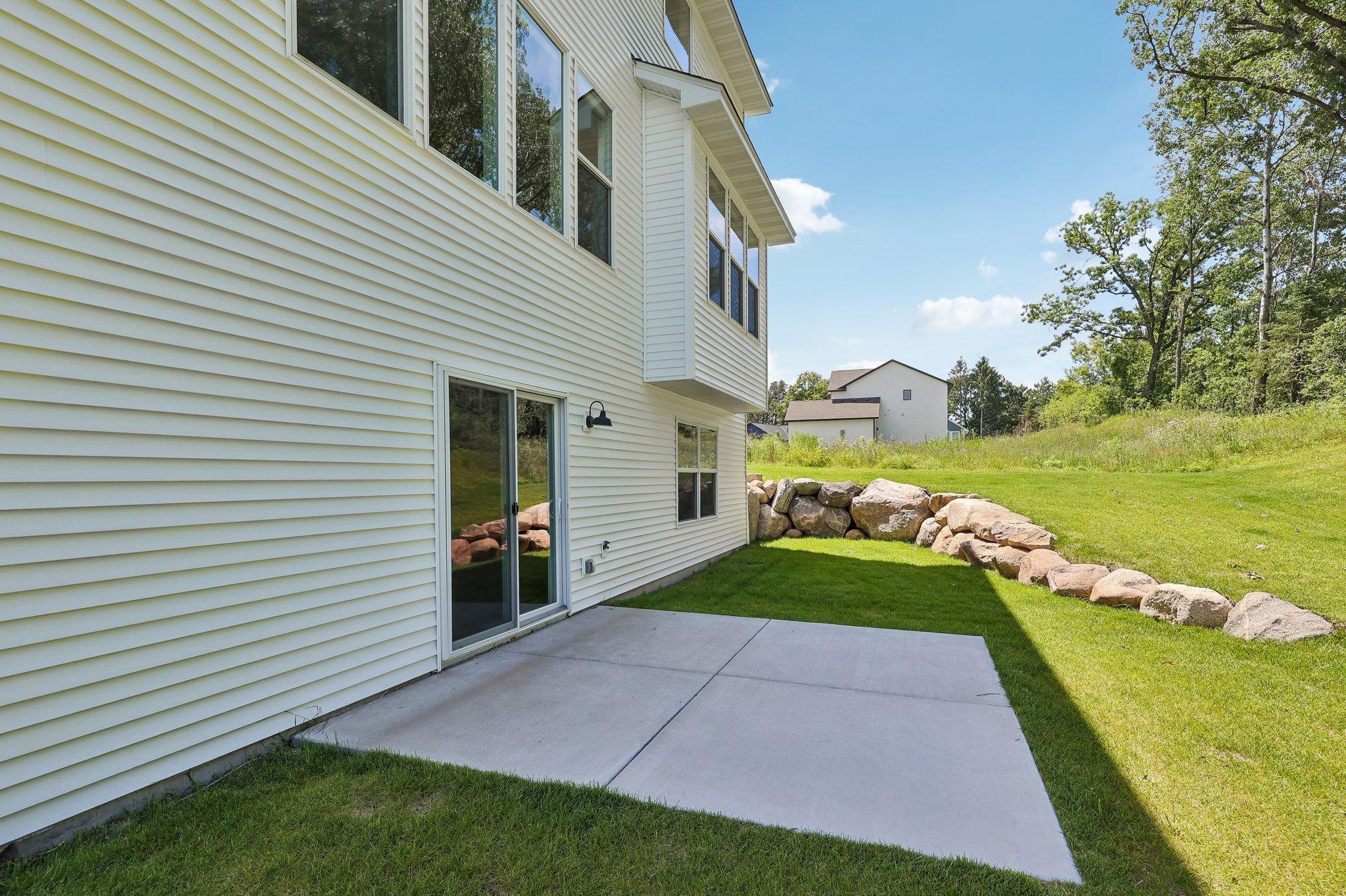 58-web-or-mls-Tessier Ct-S1007-056.jpg