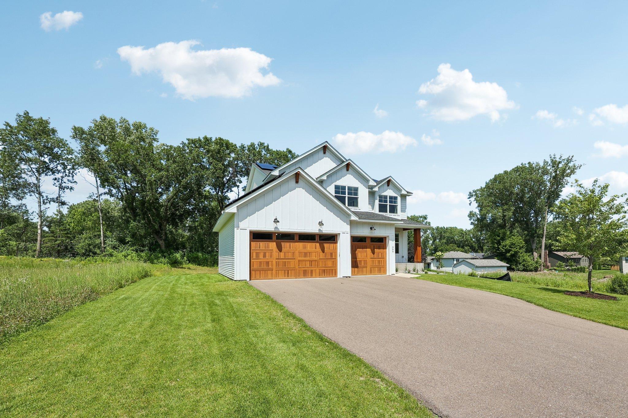 6-web-or-mls-Tessier Ct-S1007-004.jpg