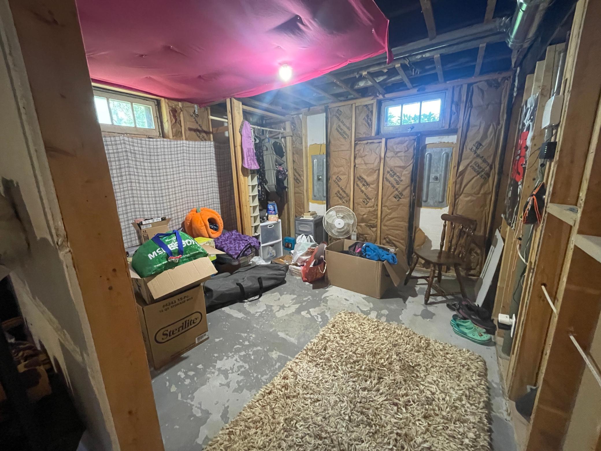 COULD BE DEN/OFFICE AREA