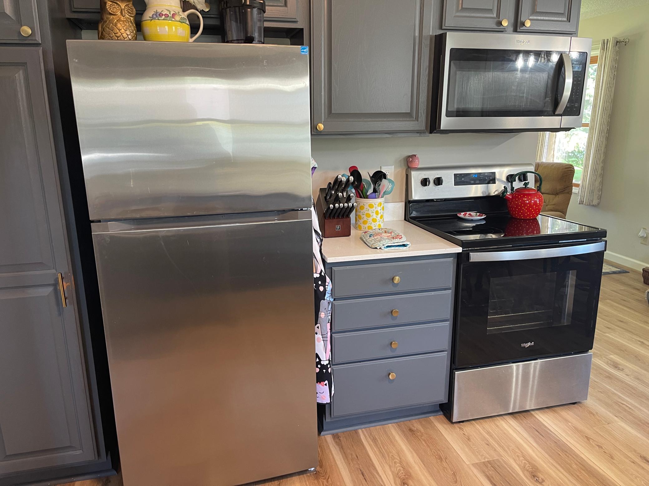 STAINLESS APPLIANCES