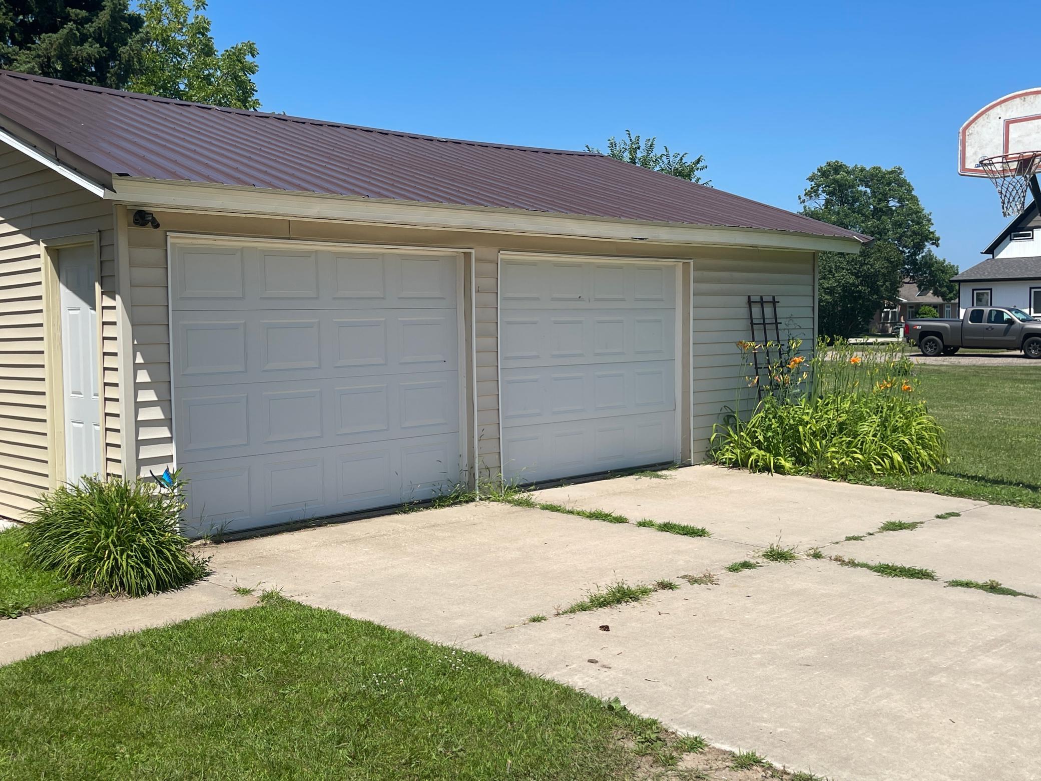 GARAGE OFF SOUTH GARDEN ST