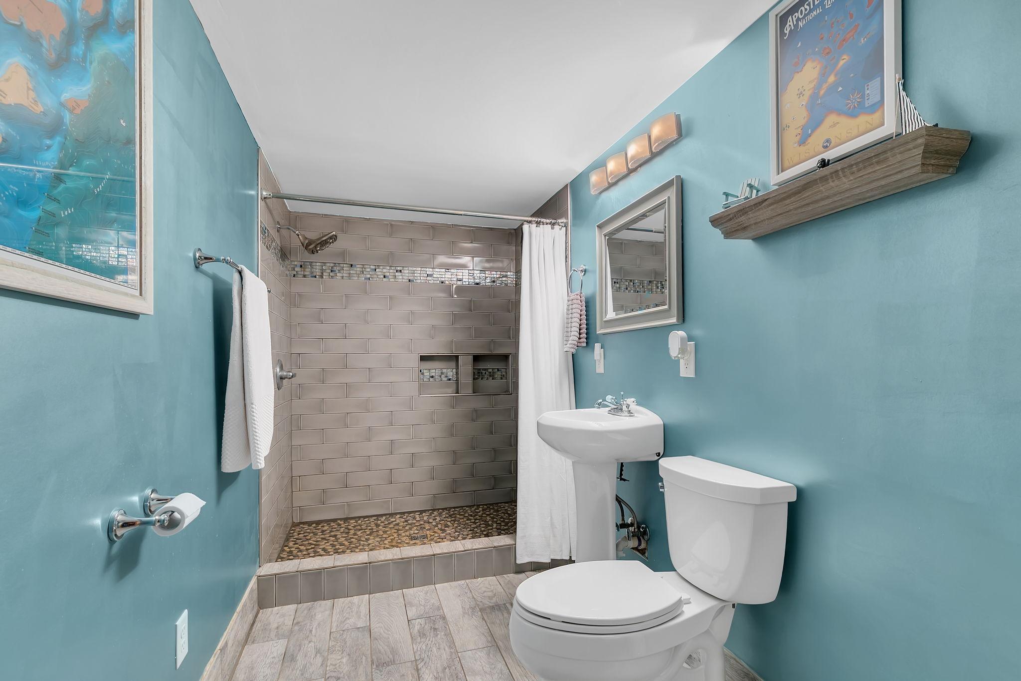 Lower 3/4 bath