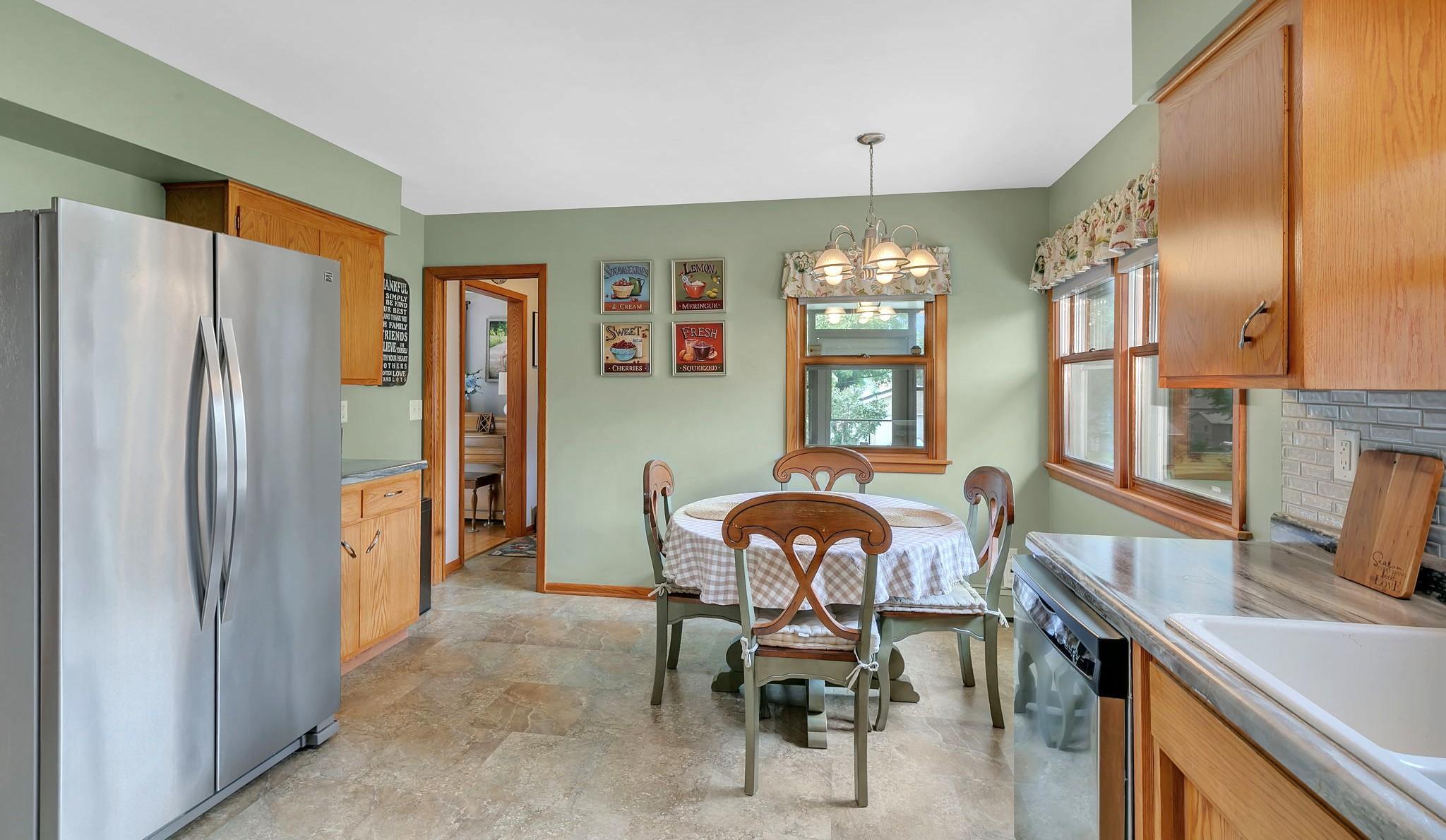 Eat in kitchen