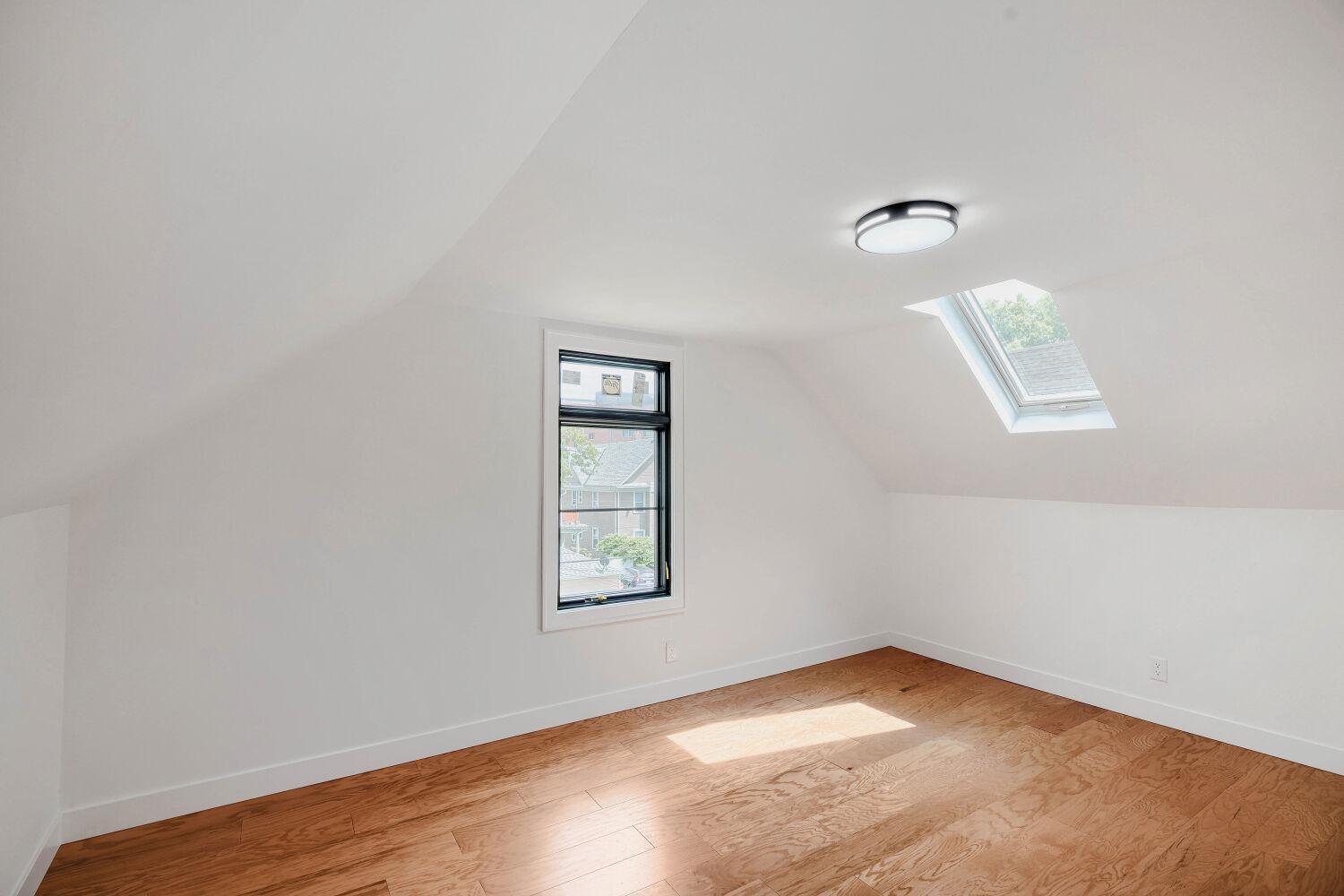 2615 Columbus Ave S - Web Quality - 023 - 23 Bedroom.jpg