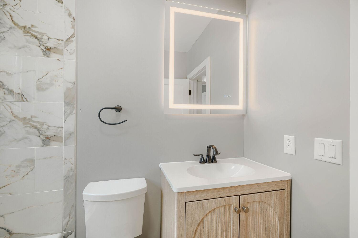 2615 Columbus Ave S - Web Quality - 014 - 14 Primary Bathroom.jpg