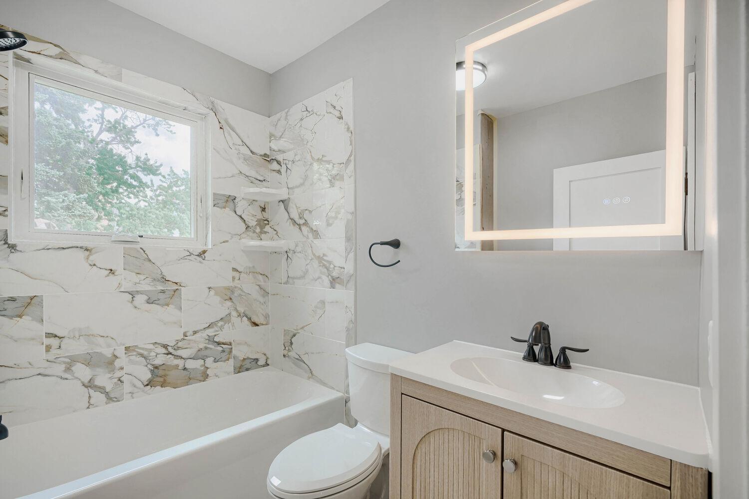 2615 Columbus Ave S - Web Quality - 013 - 13 Primary Bathroom.jpg
