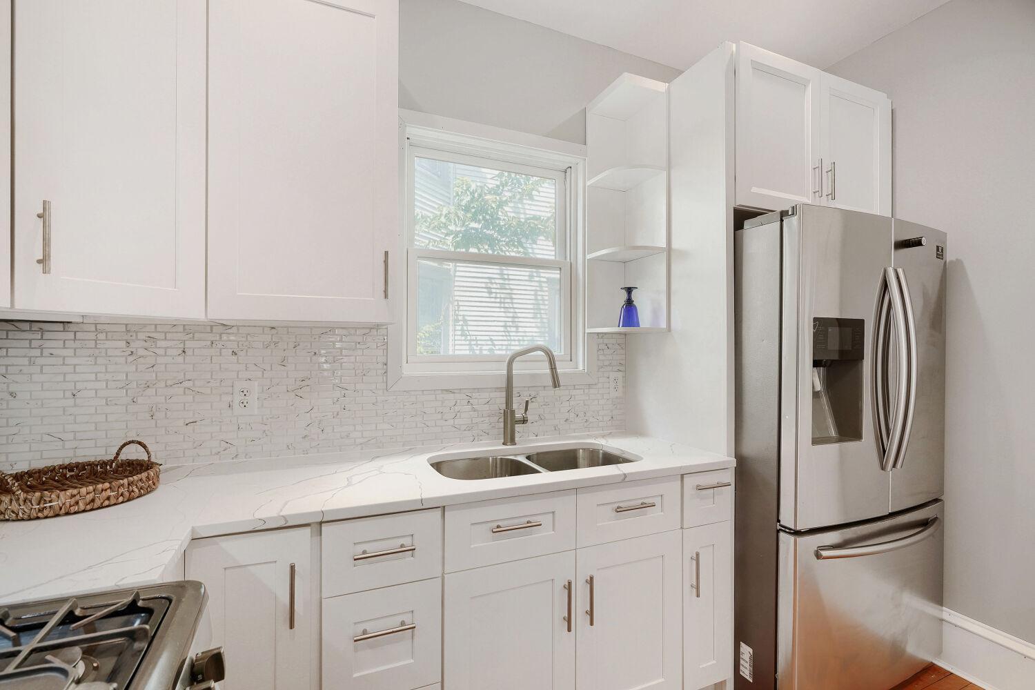 2615 Columbus Ave S - Web Quality - 010 - 10 Kitchen.jpg