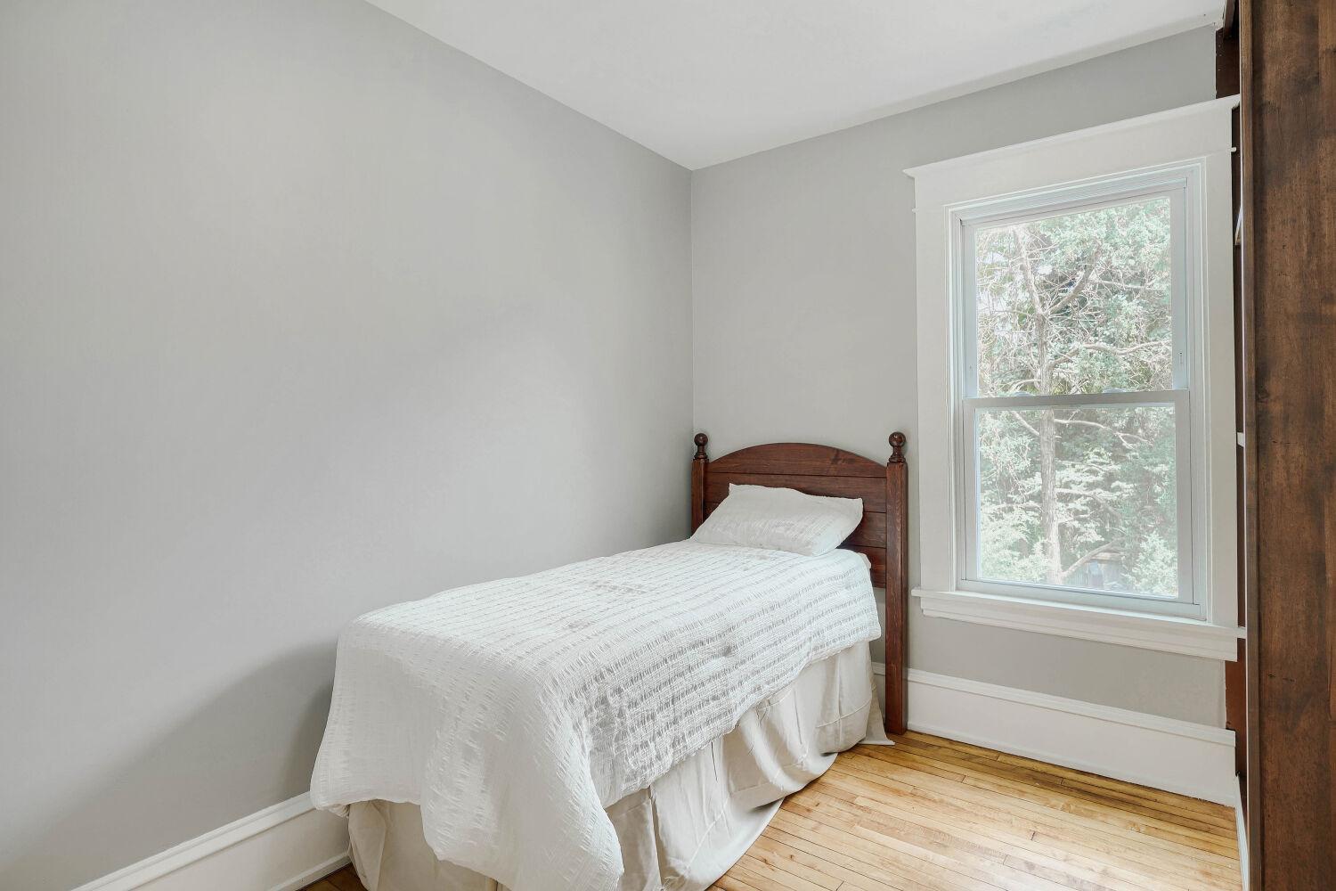 2615 Columbus Ave S - Web Quality - 015 - 15 Bedroom.jpg