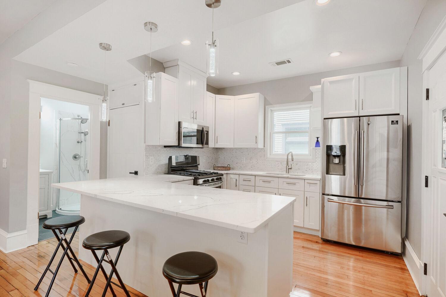 2615 Columbus Ave S - Web Quality - 007 - 07 Kitchen.jpg