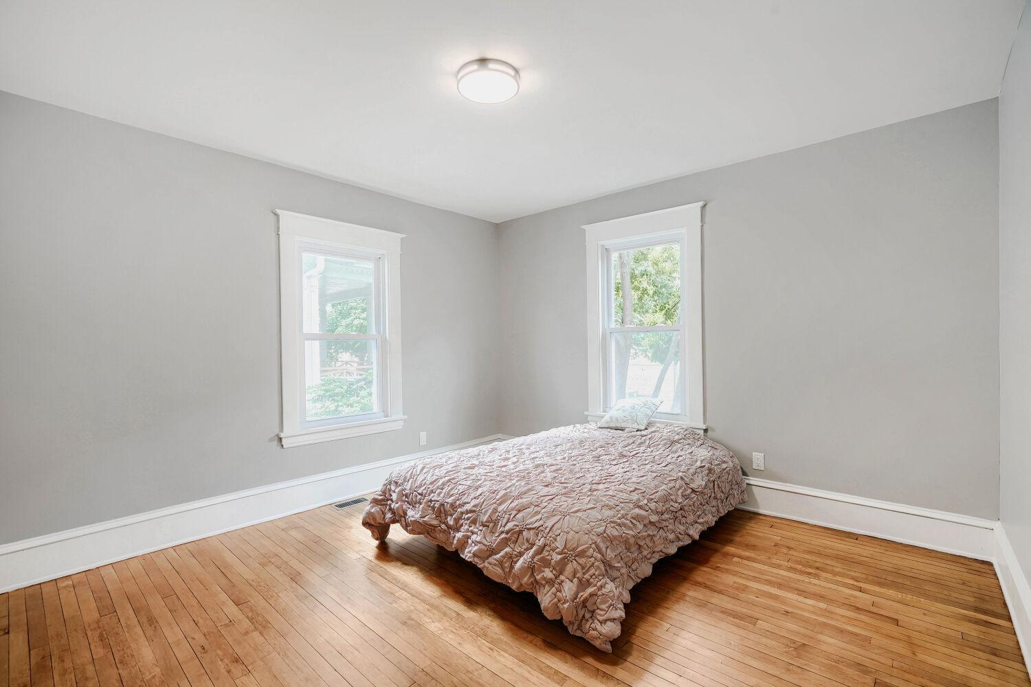 2615 Columbus Ave S - Web Quality - 011 - 11 Primary Bedroom.jpg