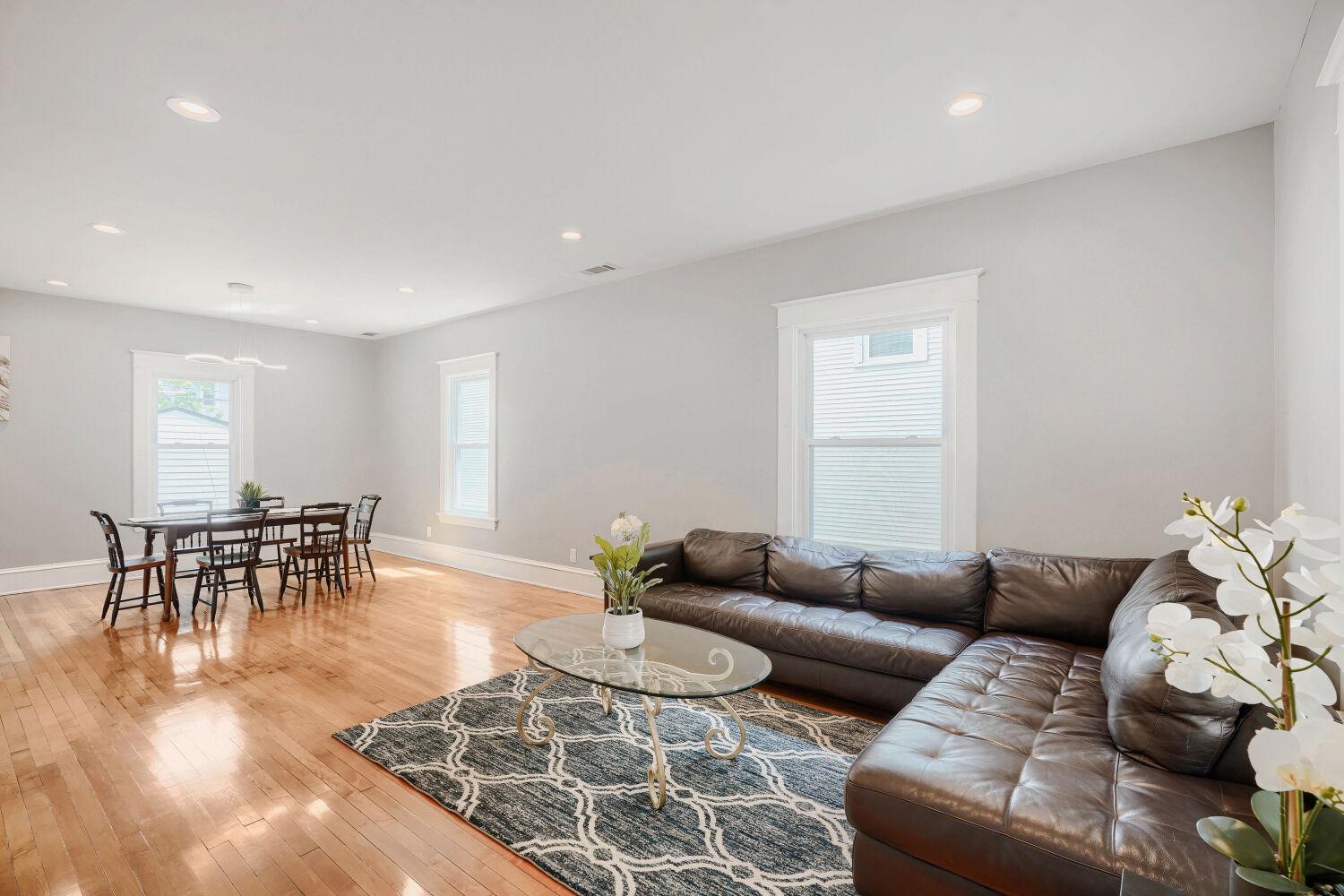 2615 Columbus Ave S - Web Quality - 003 - 03 Living Room.jpg