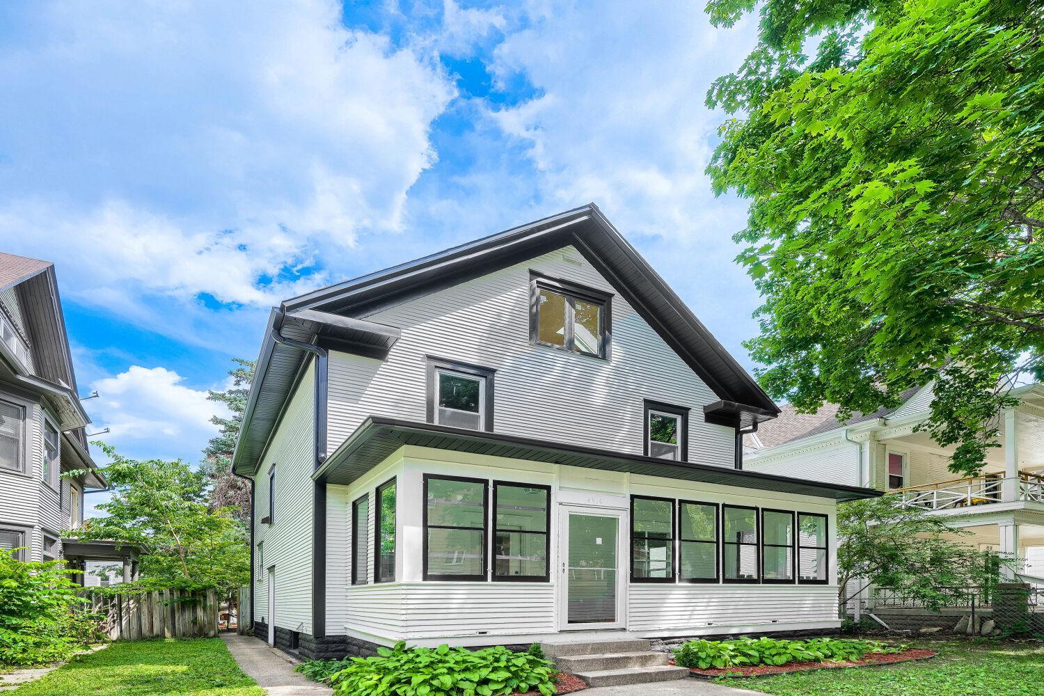 2615 Columbus Ave S - Web Quality - 002 - 02 Exterior Front.jpg