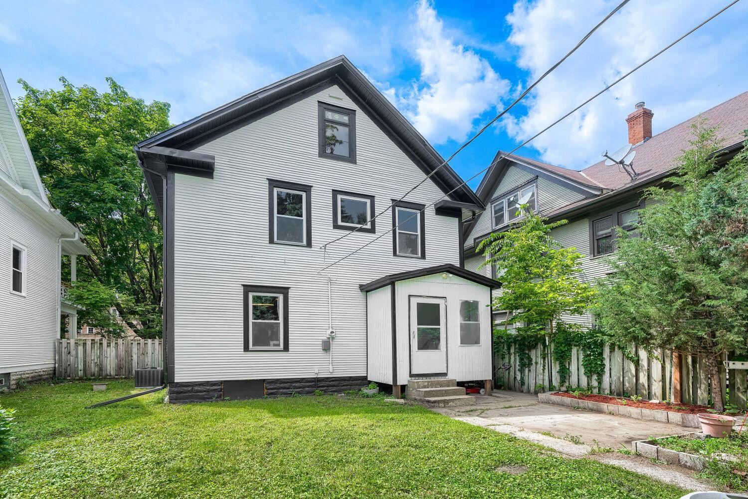 2615 Columbus Ave S - Web Quality - 027 - 27 Exterior Rear.jpg