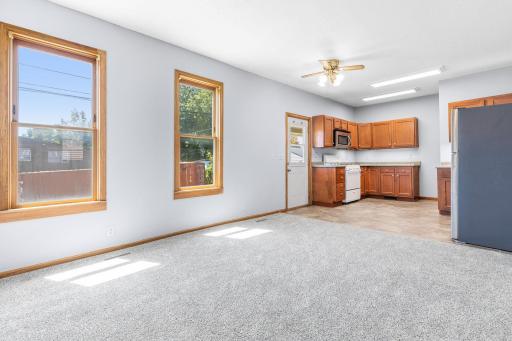 6-web-or-mls-979 Victoria St N, St Paul-21.jpg