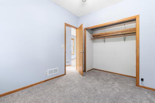 15-web-or-mls-979 Victoria St N, St Paul-14.jpg