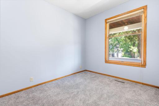14-web-or-mls-979 Victoria St N, St Paul-13.jpg