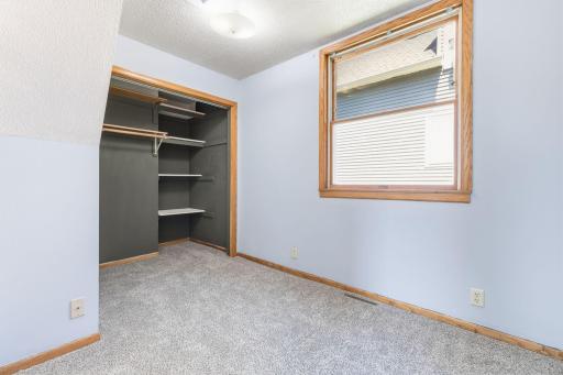 16-web-or-mls-979 Victoria St N, St Paul-15.jpg