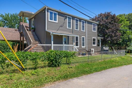 23-web-or-mls-979 Victoria St N, St Paul-3.jpg
