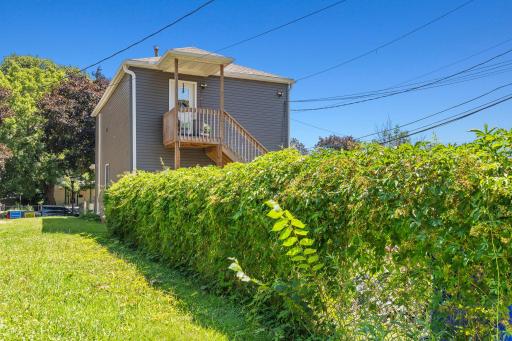 25-web-or-mls-979 Victoria St N, St Paul-9.jpg