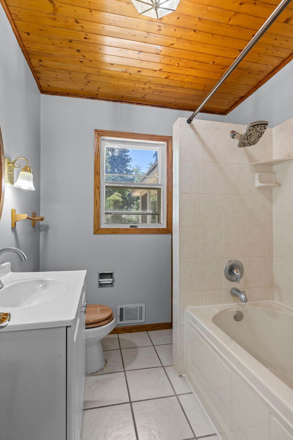 31-web-or-mls-6133 Garbe Ave-100.jpg