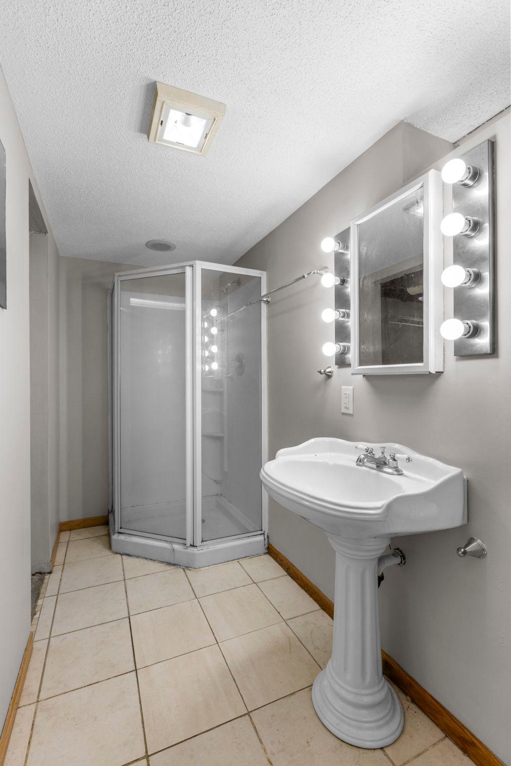 44-web-or-mls-6133 Garbe Ave-195.jpg