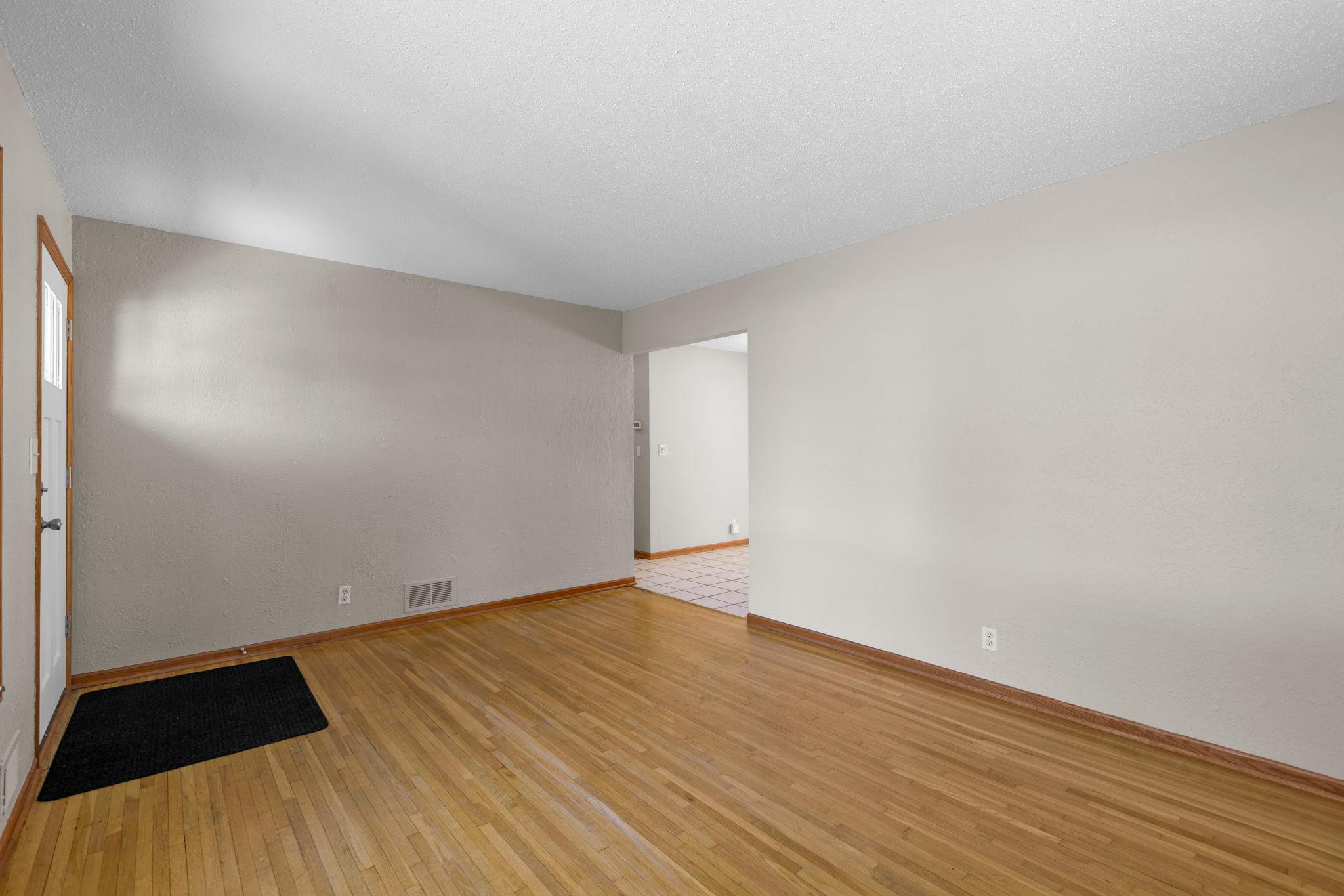 20-web-or-mls-6133 Garbe Ave-19.jpg