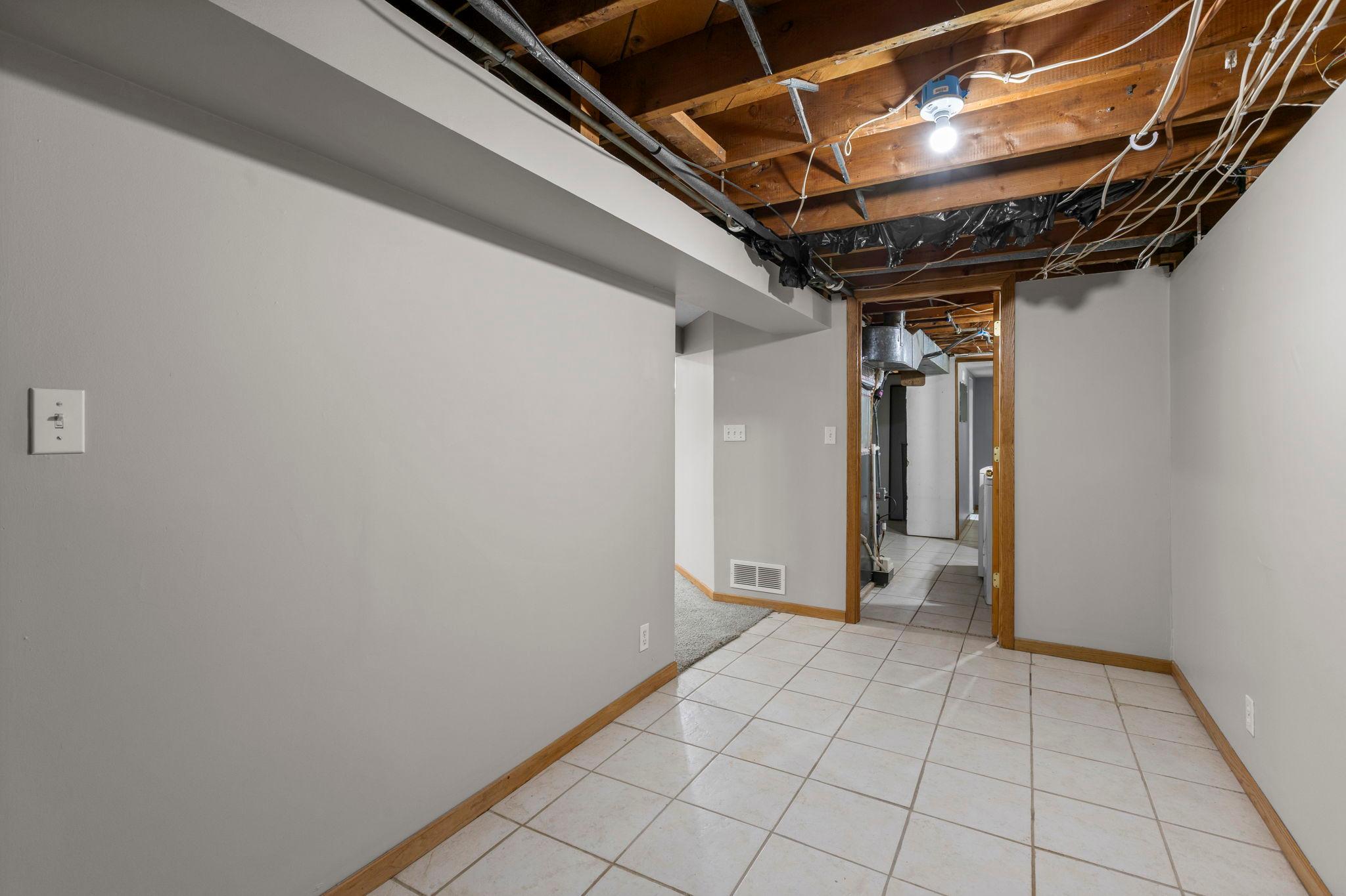 52-web-or-mls-6133 Garbe Ave-169.jpg