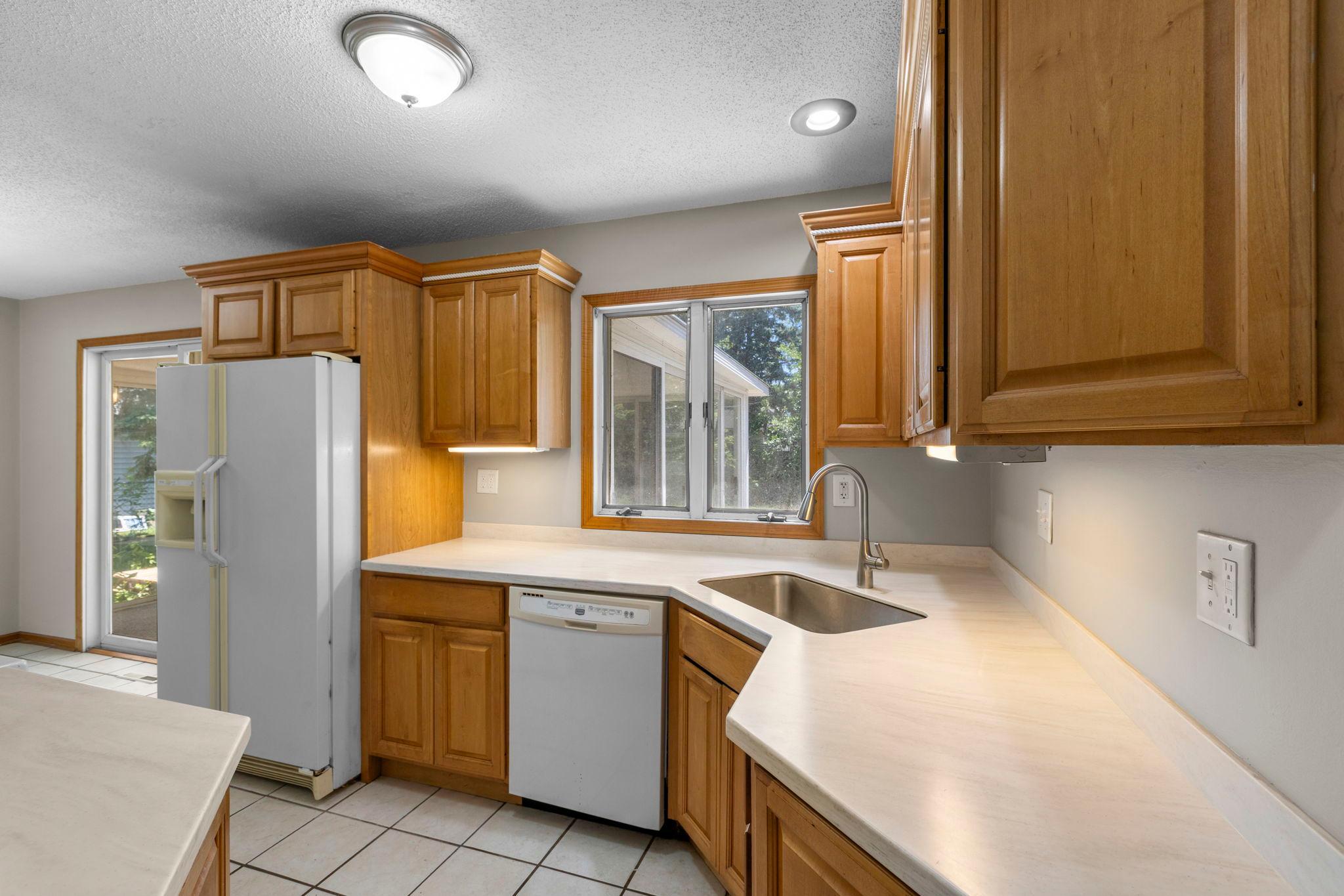 24-web-or-mls-6133 Garbe Ave-40.jpg