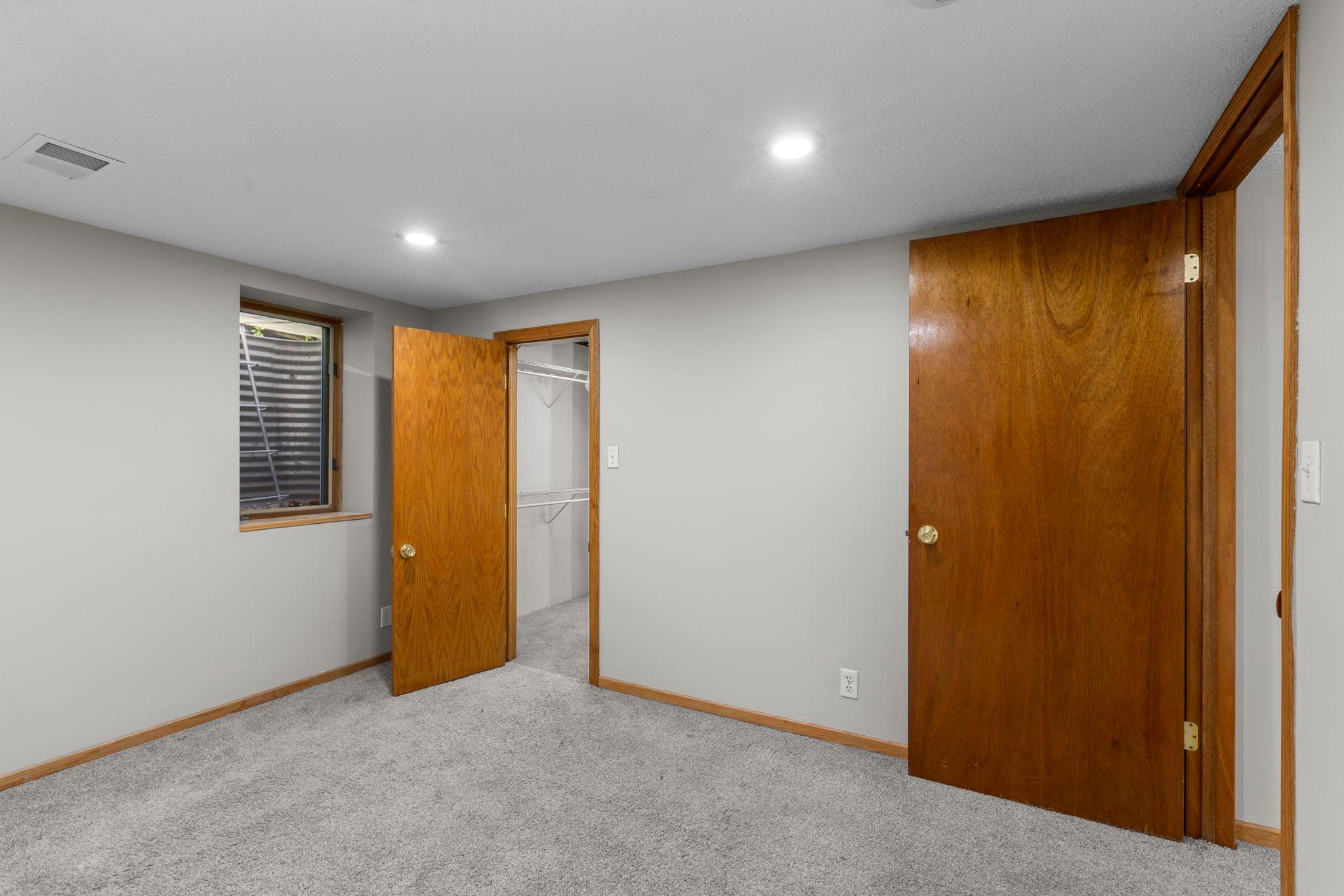 49-web-or-mls-6133 Garbe Ave-219.jpg