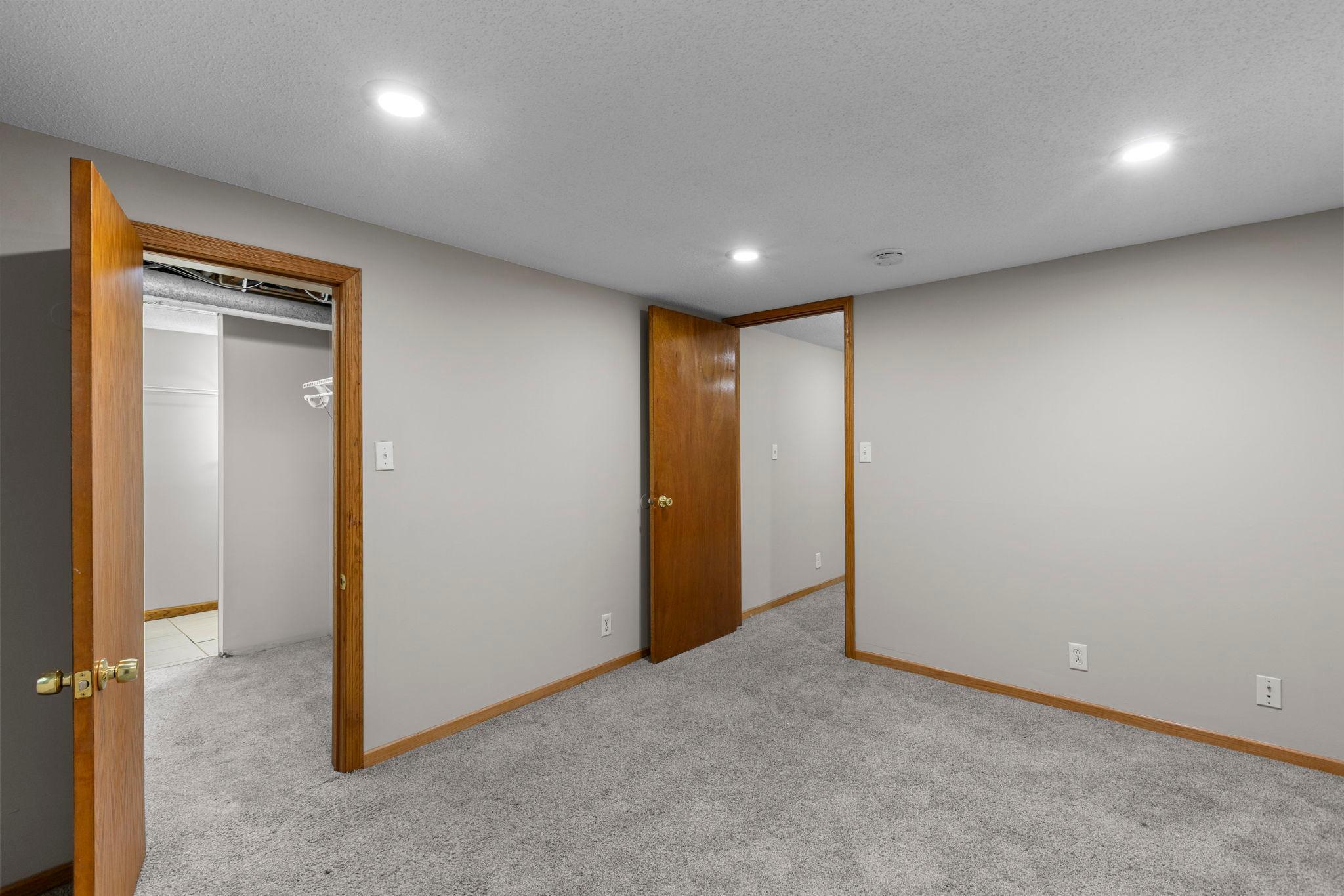 48-web-or-mls-6133 Garbe Ave-214.jpg