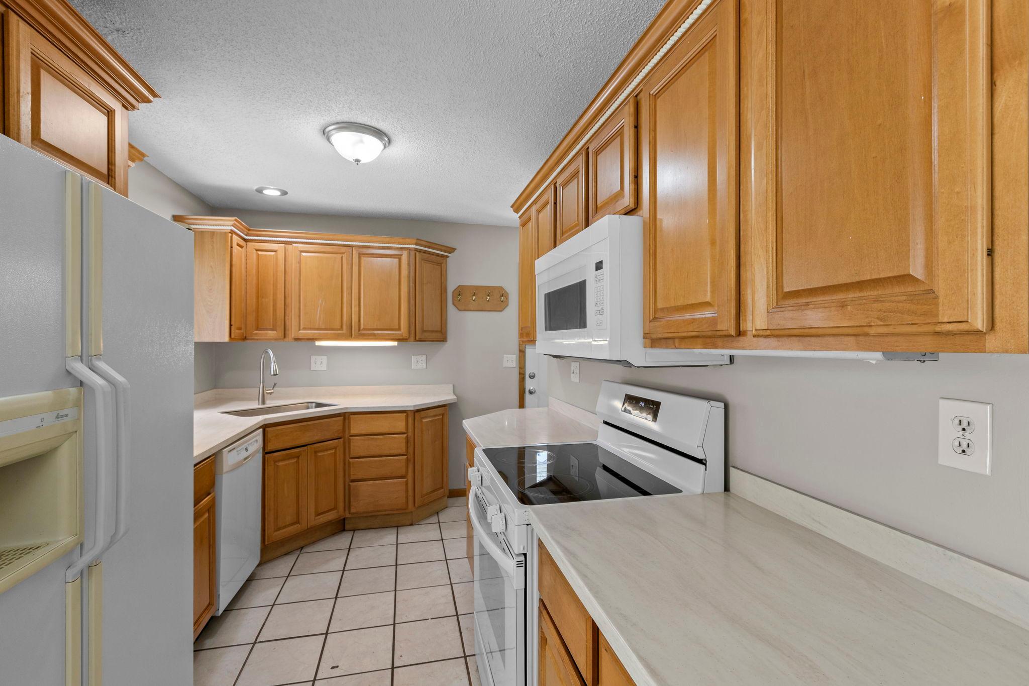 25-web-or-mls-6133 Garbe Ave-44.jpg