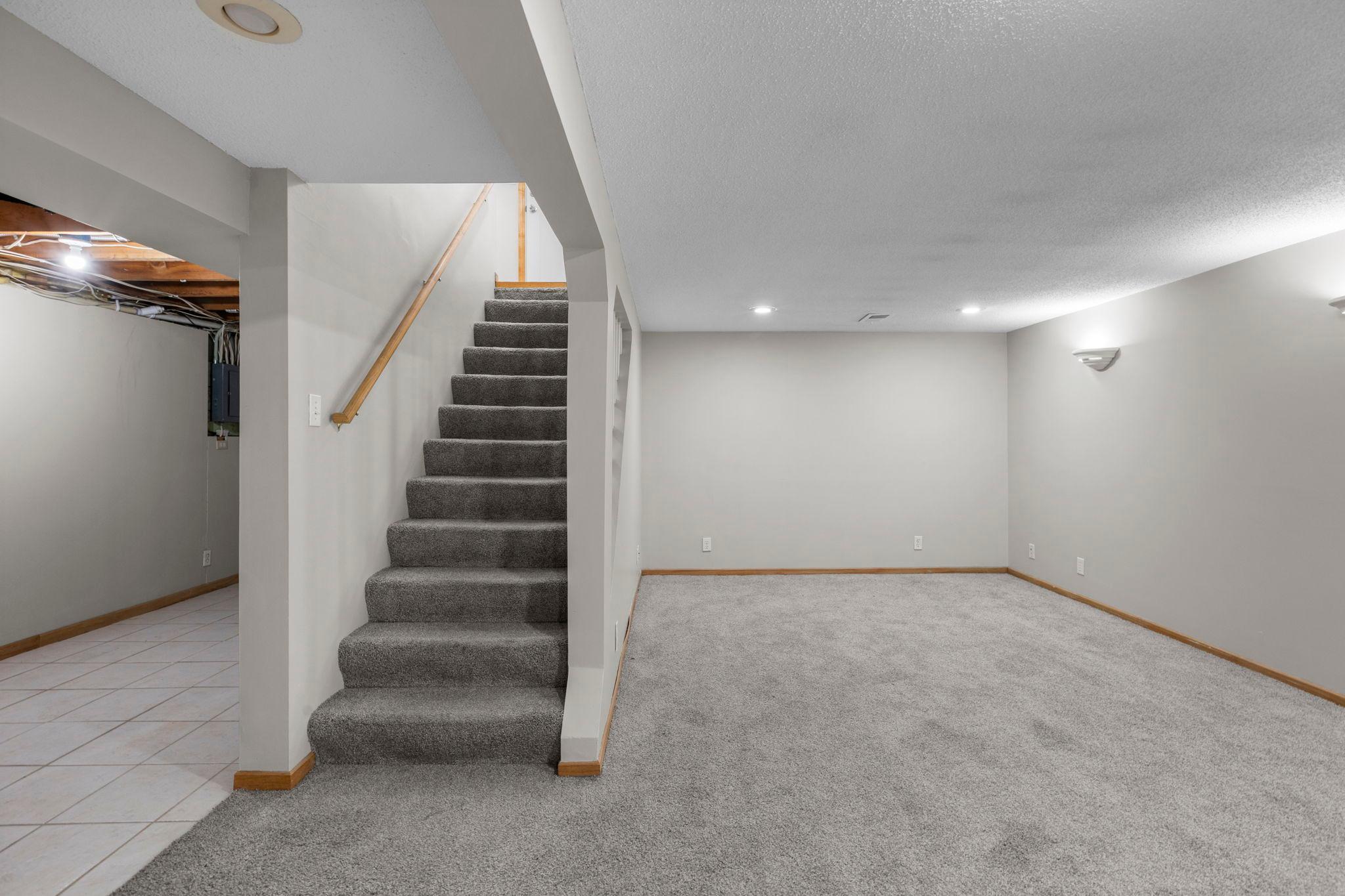 42-web-or-mls-6133 Garbe Ave-154.jpg