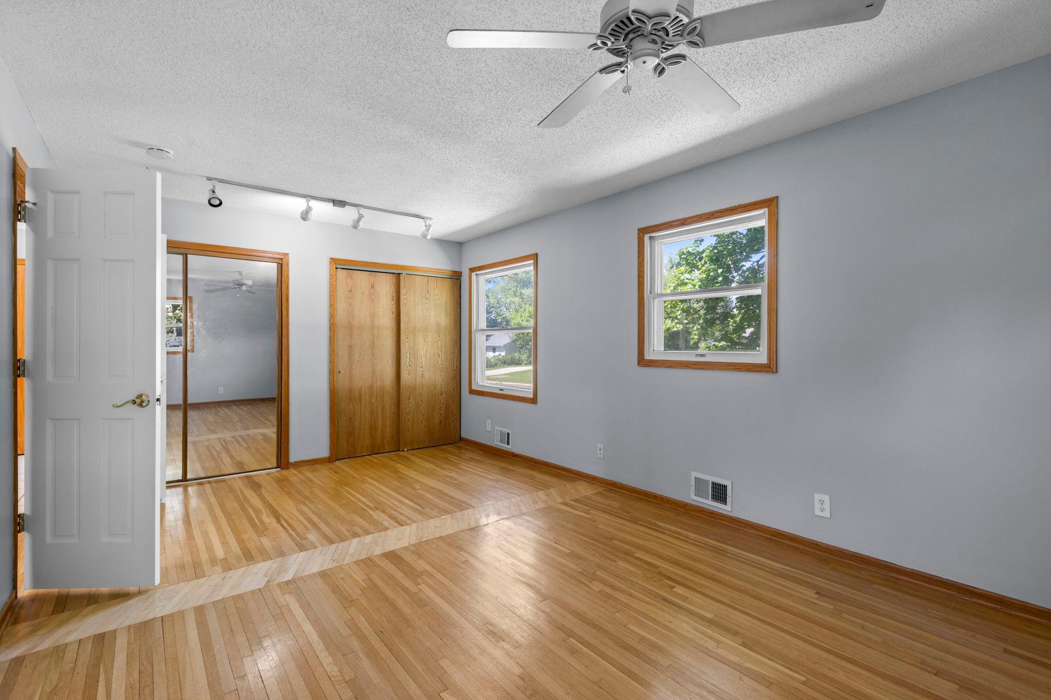 29-web-or-mls-6133 Garbe Ave-90.jpg