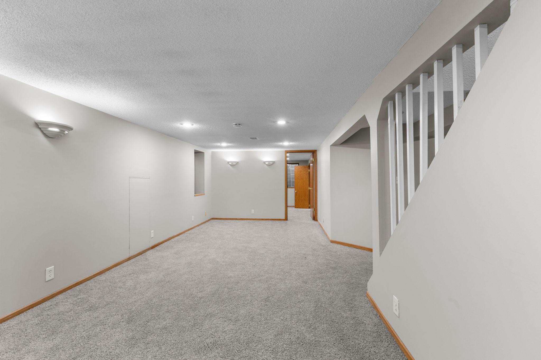 38-web-or-mls-6133 Garbe Ave-134.jpg