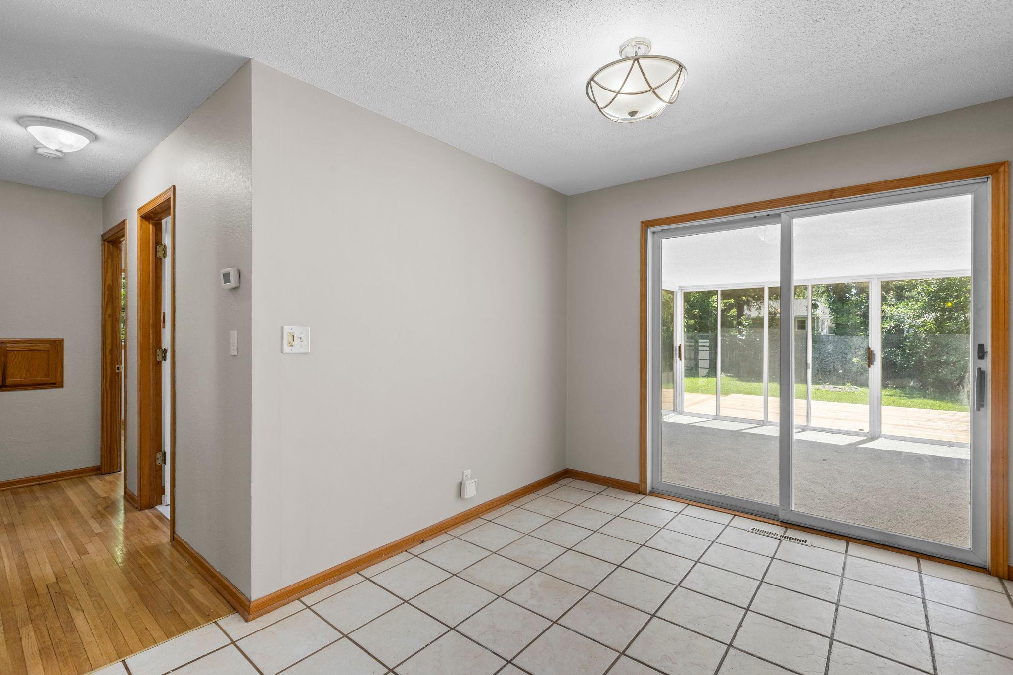 21-web-or-mls-6133 Garbe Ave-24.jpg