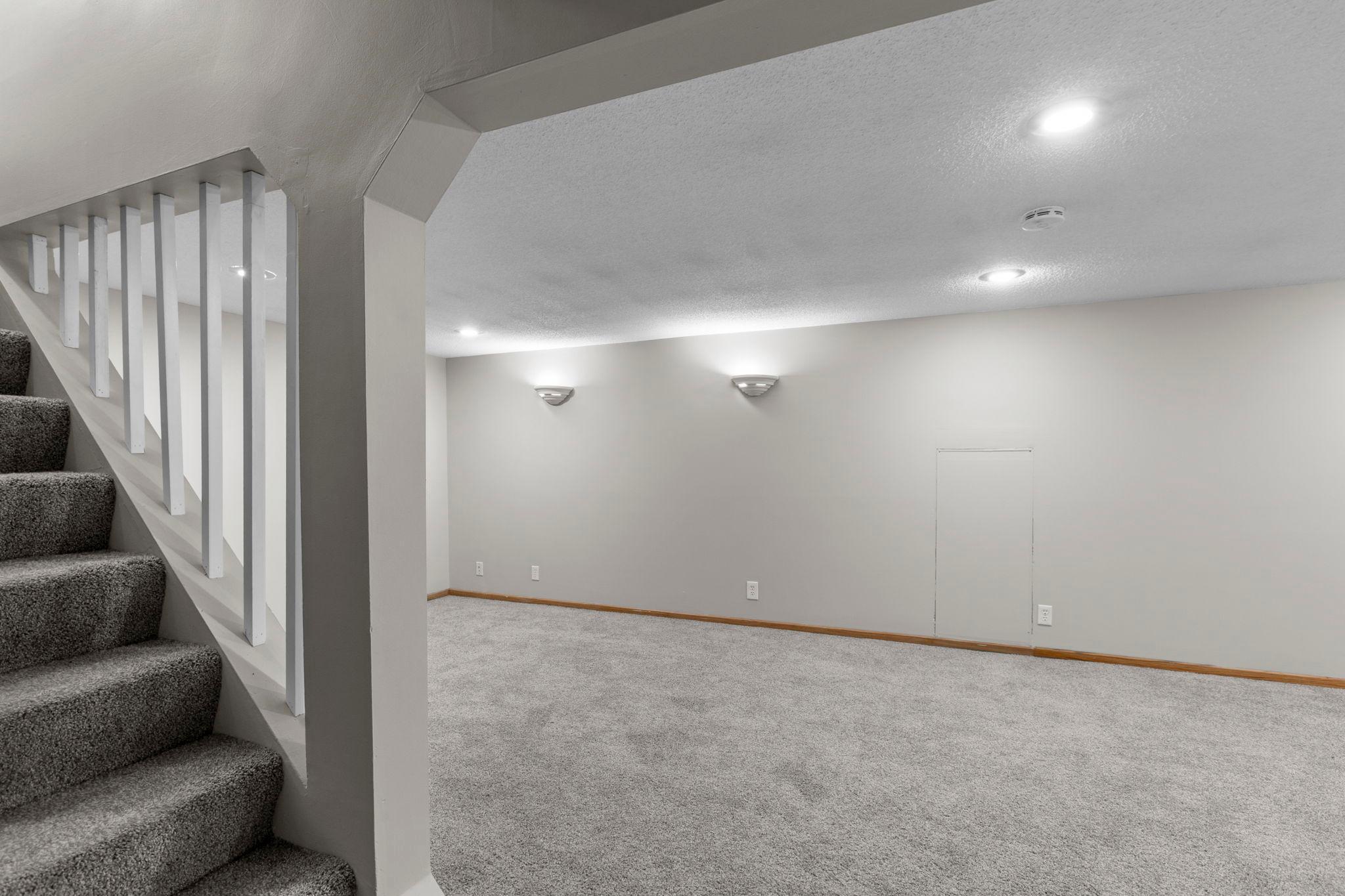 37-web-or-mls-6133 Garbe Ave-129.jpg