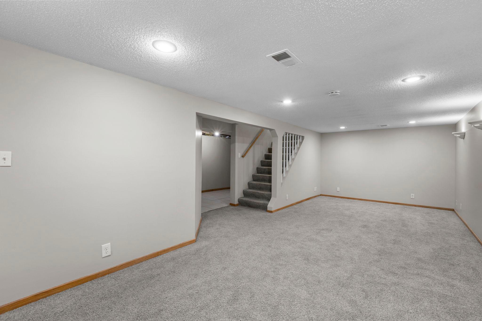 40-web-or-mls-6133 Garbe Ave-144.jpg