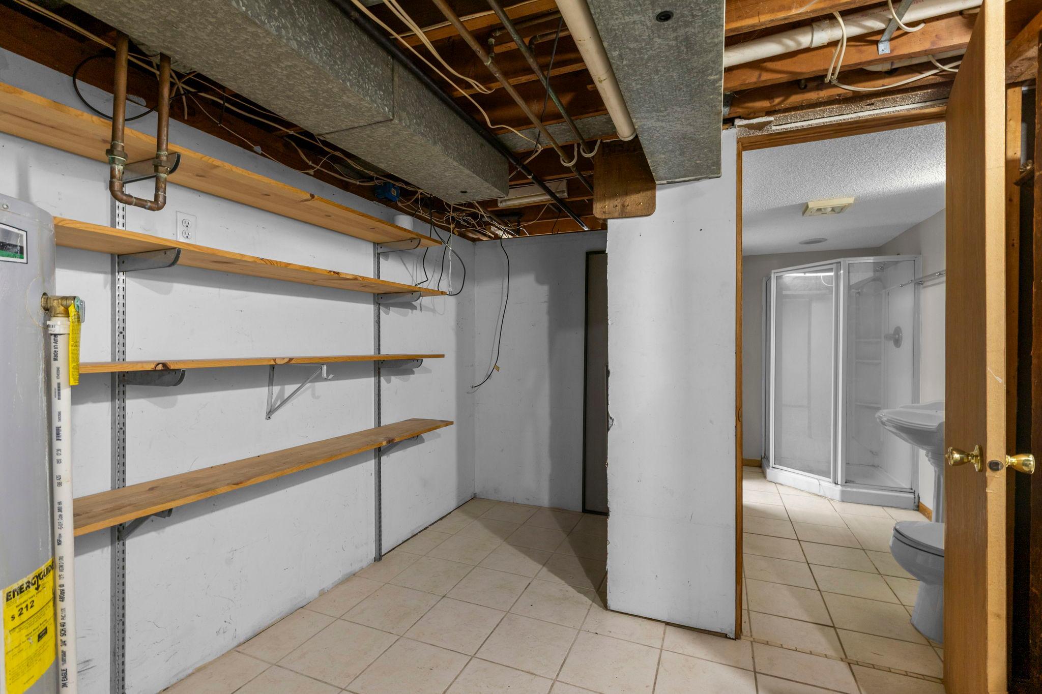 54-web-or-mls-6133 Garbe Ave-184.jpg
