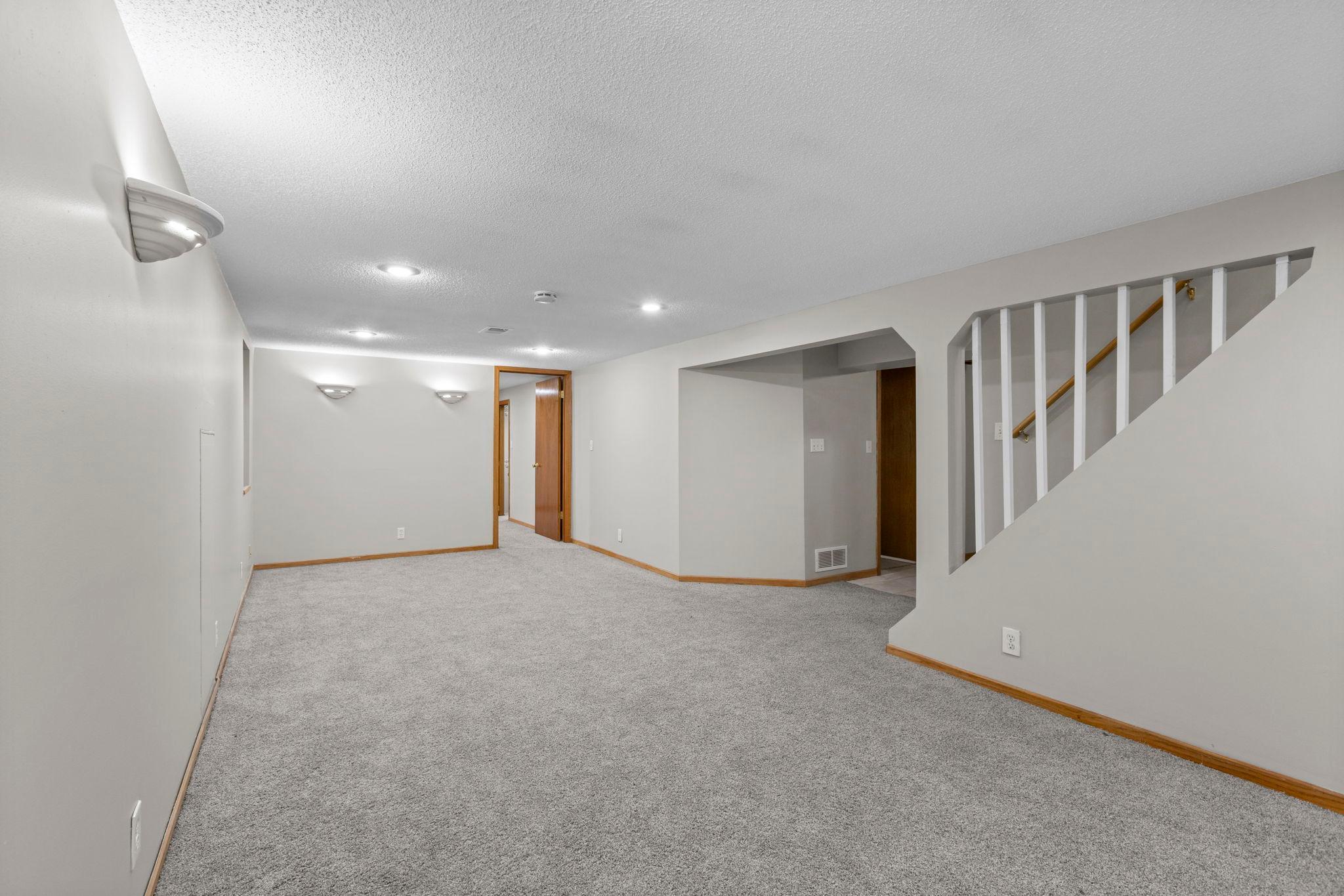 39-web-or-mls-6133 Garbe Ave-139.jpg