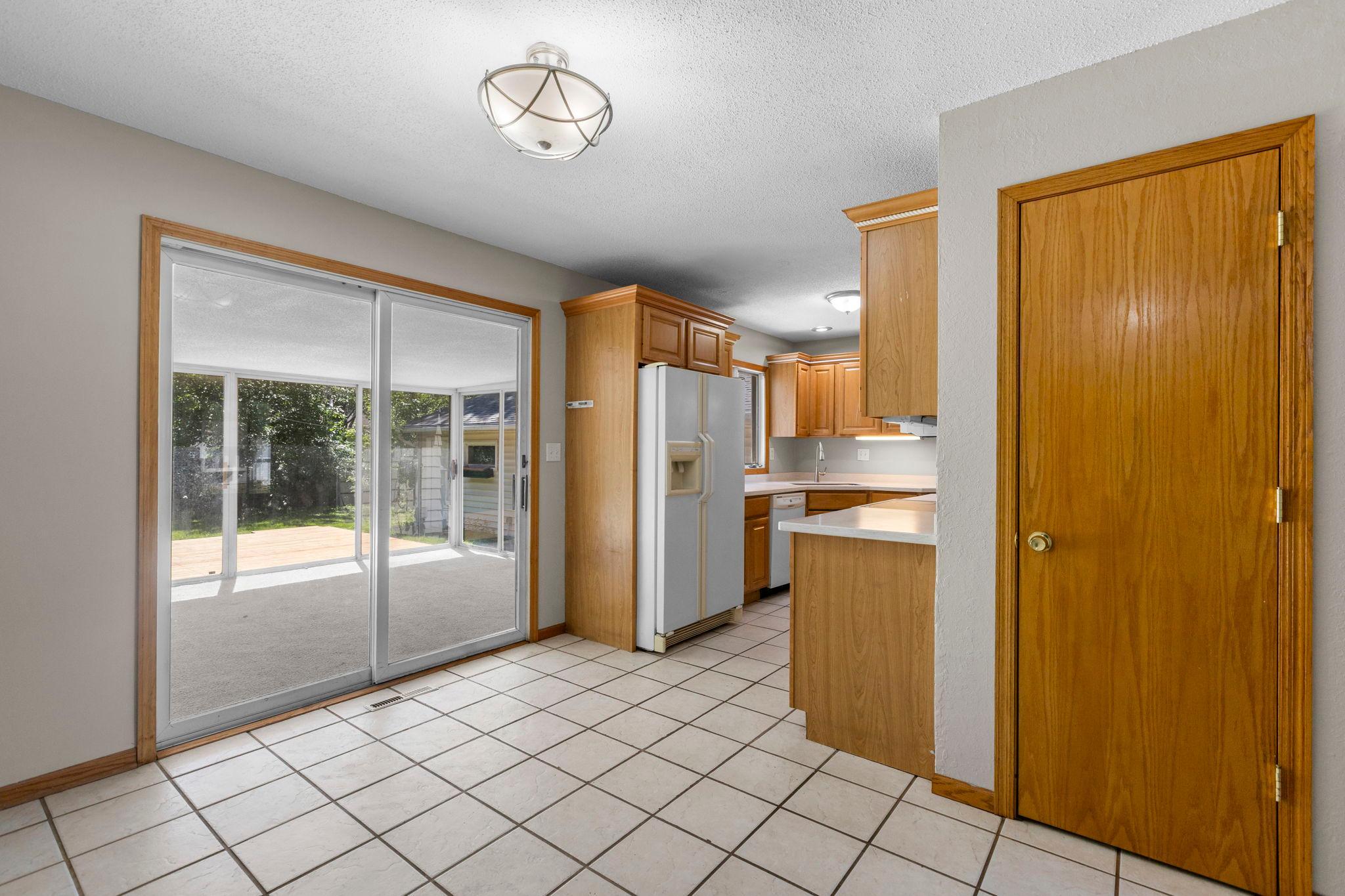 22-web-or-mls-6133 Garbe Ave-29.jpg